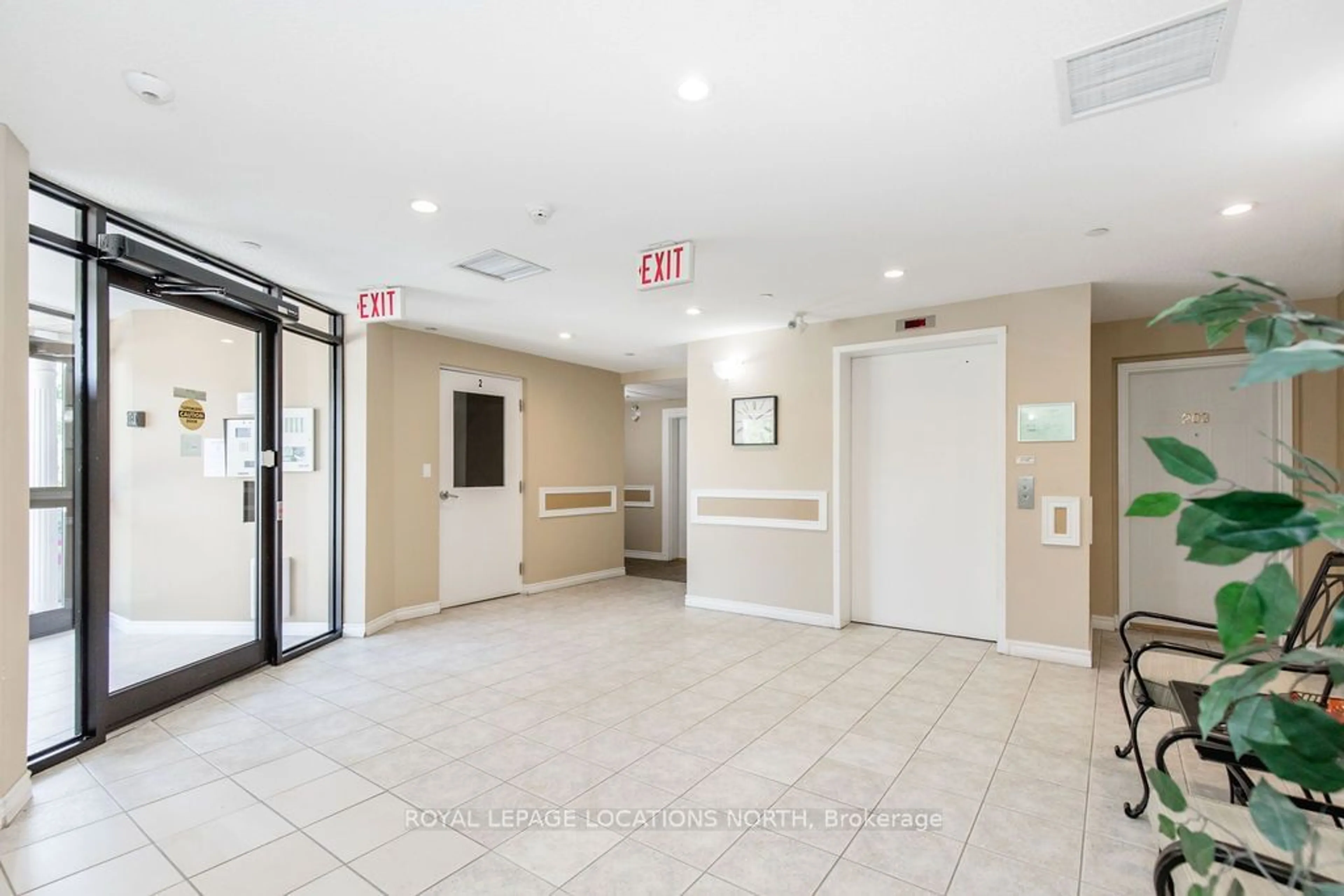 Indoor foyer for 4 Beck Blvd #205, Penetanguishene Ontario L9M 2H3