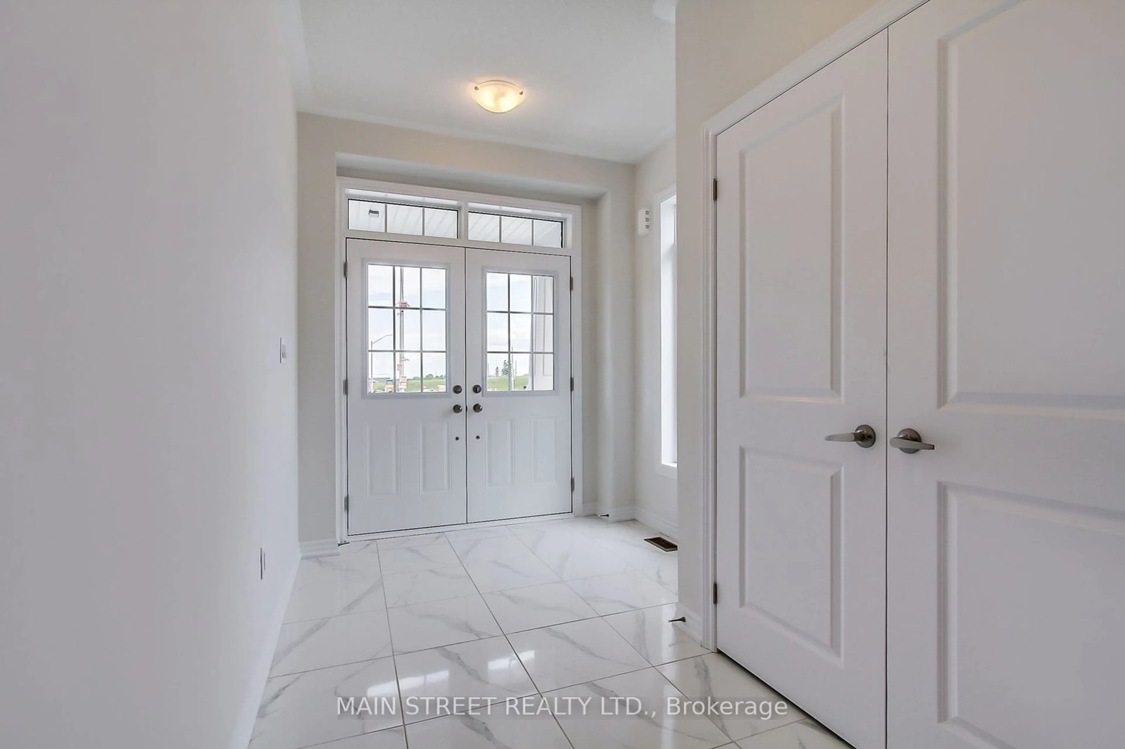 Indoor entryway for 1 Tamworth Terr, Barrie Ontario L9S 2Z8
