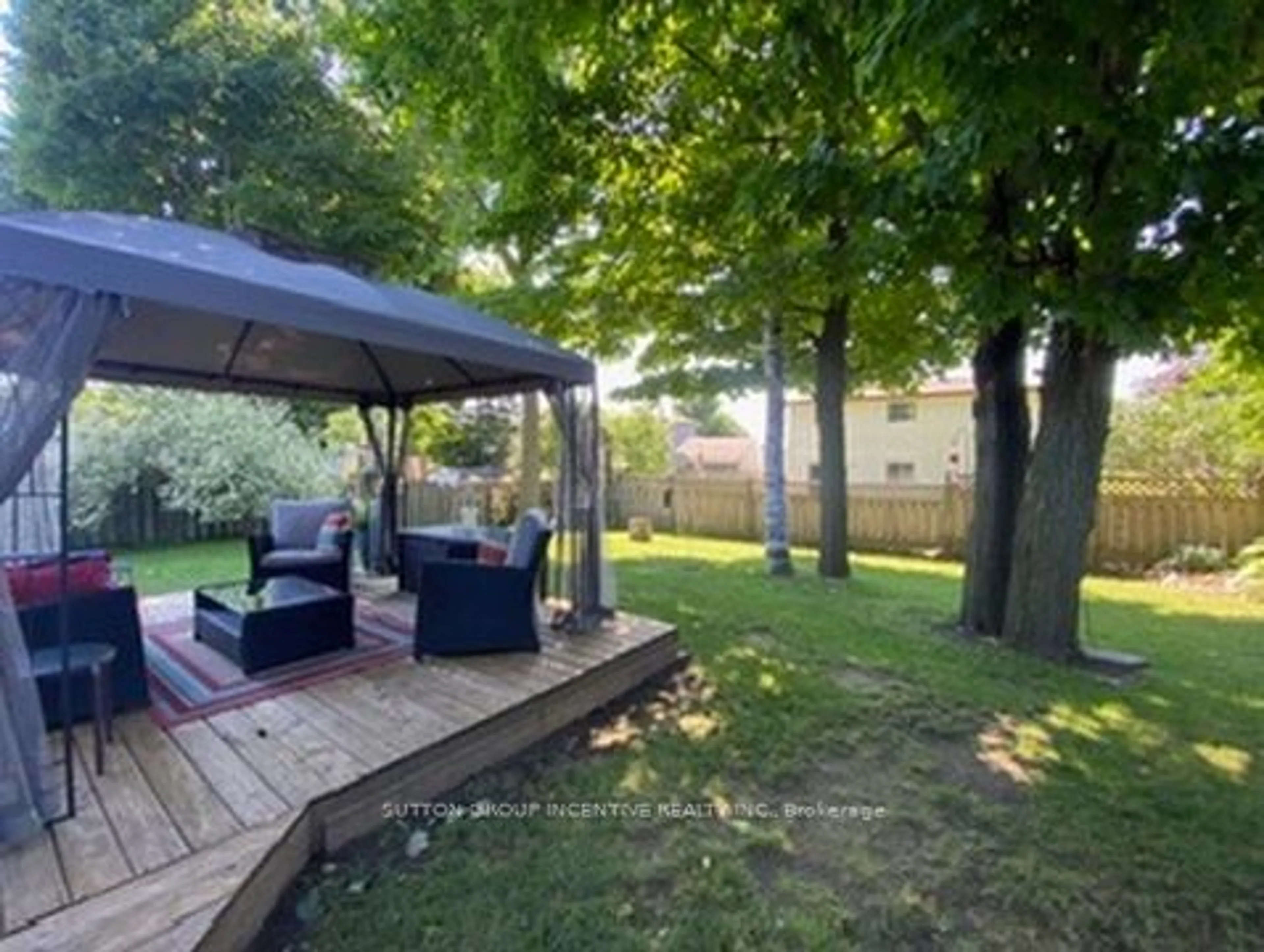 Patio for 255 Chain Gate Dr, Midland Ontario L4R 4S4