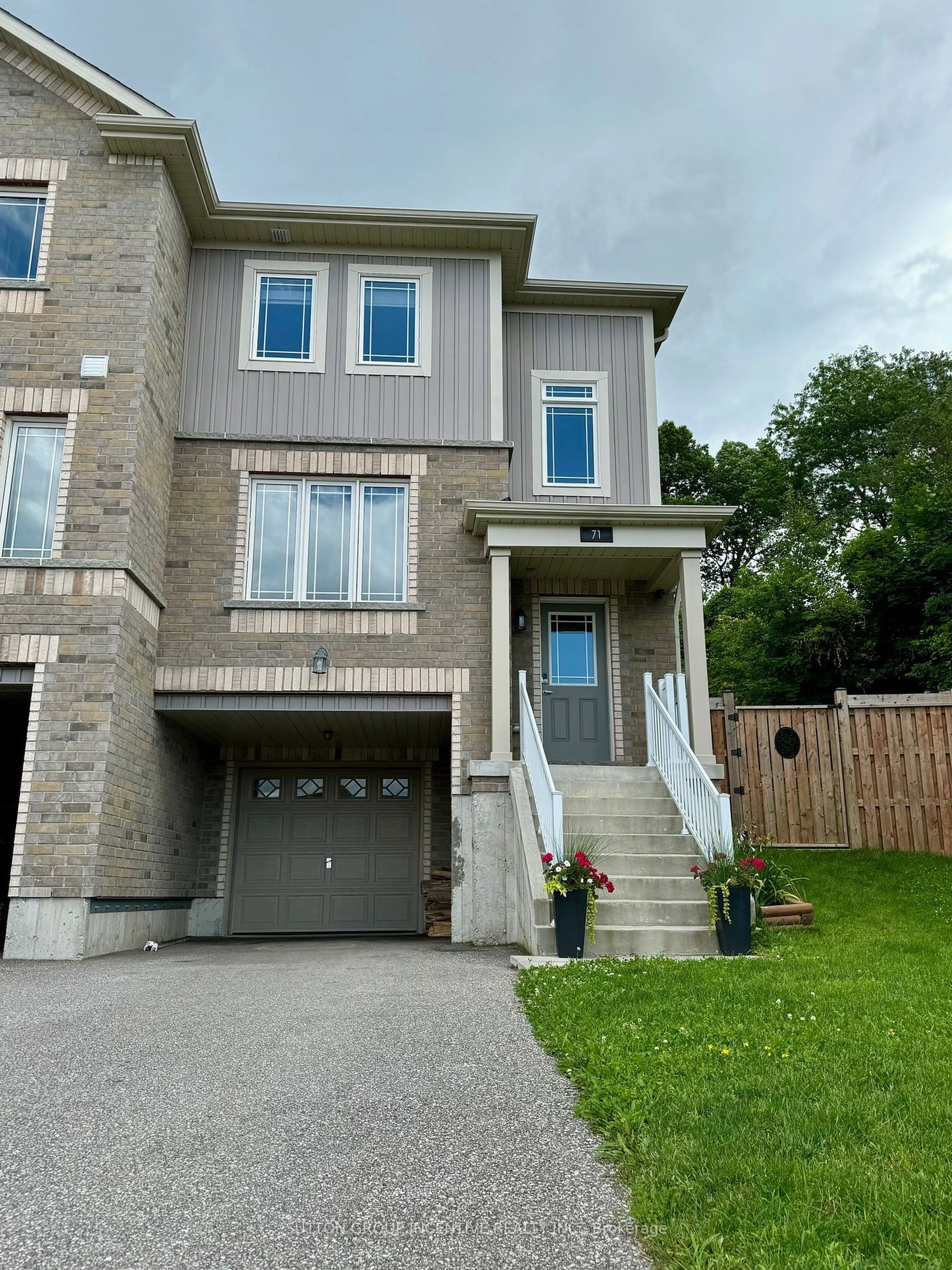 A pic from exterior of the house or condo for 71 Franks Way, Barrie Ontario L4N 3J1