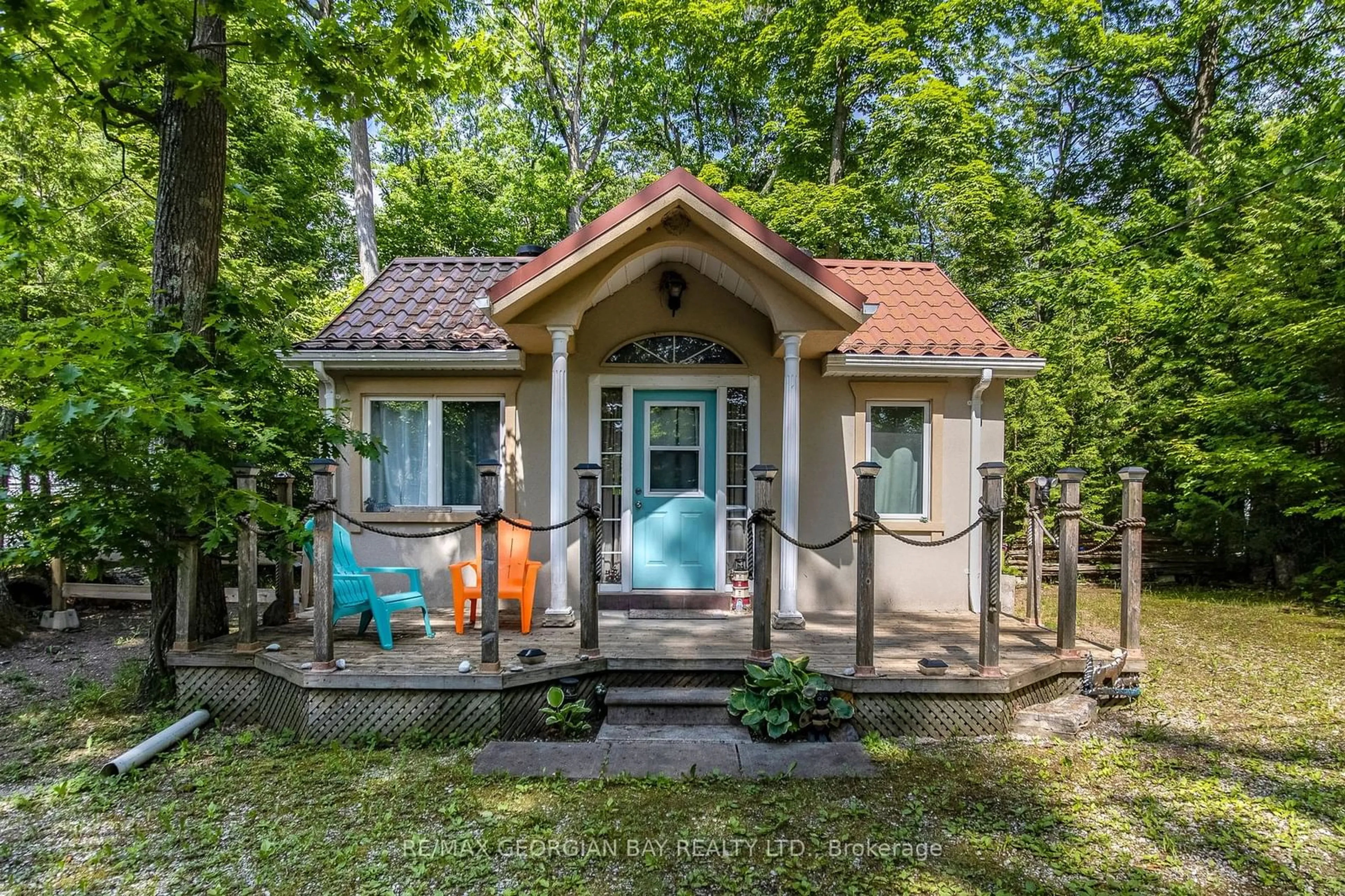 Cottage for 19 Third St, Tiny Ontario L0L 2J0