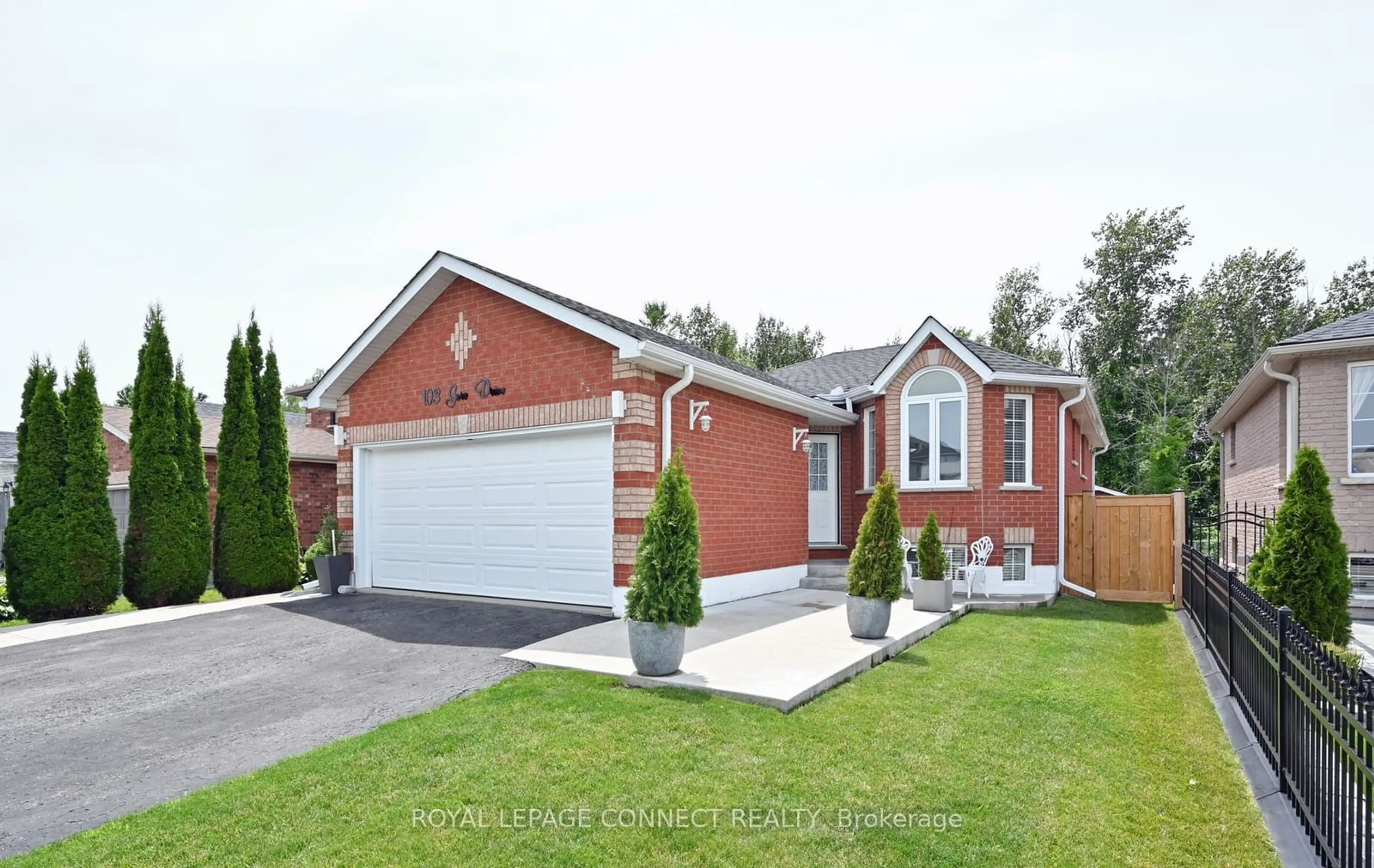 Home with brick exterior material for 103 GORE Dr, Barrie Ontario L4N 0A9