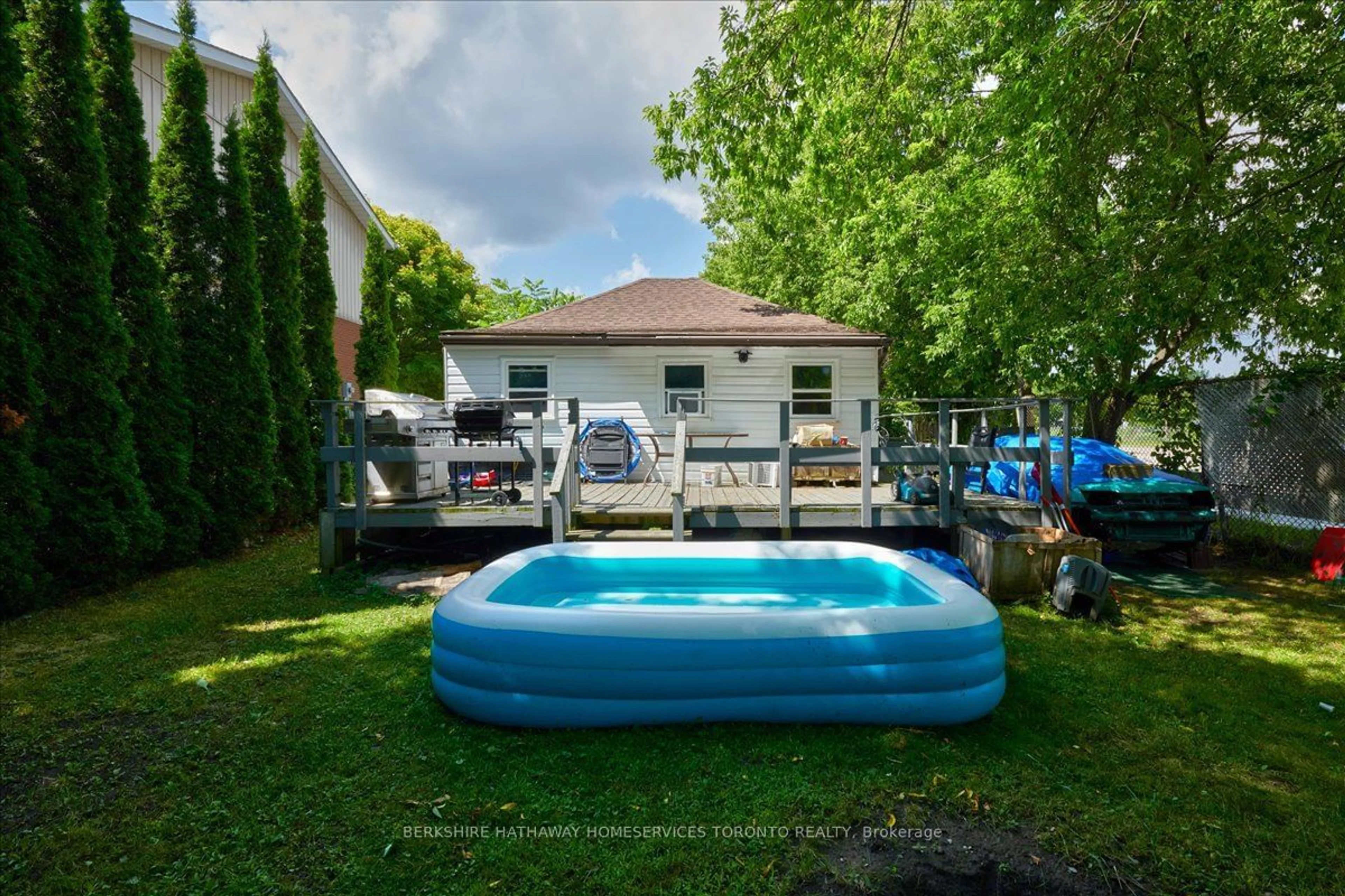 Indoor or outdoor pool for 361 Fitton St, Midland Ontario L4R 2T4