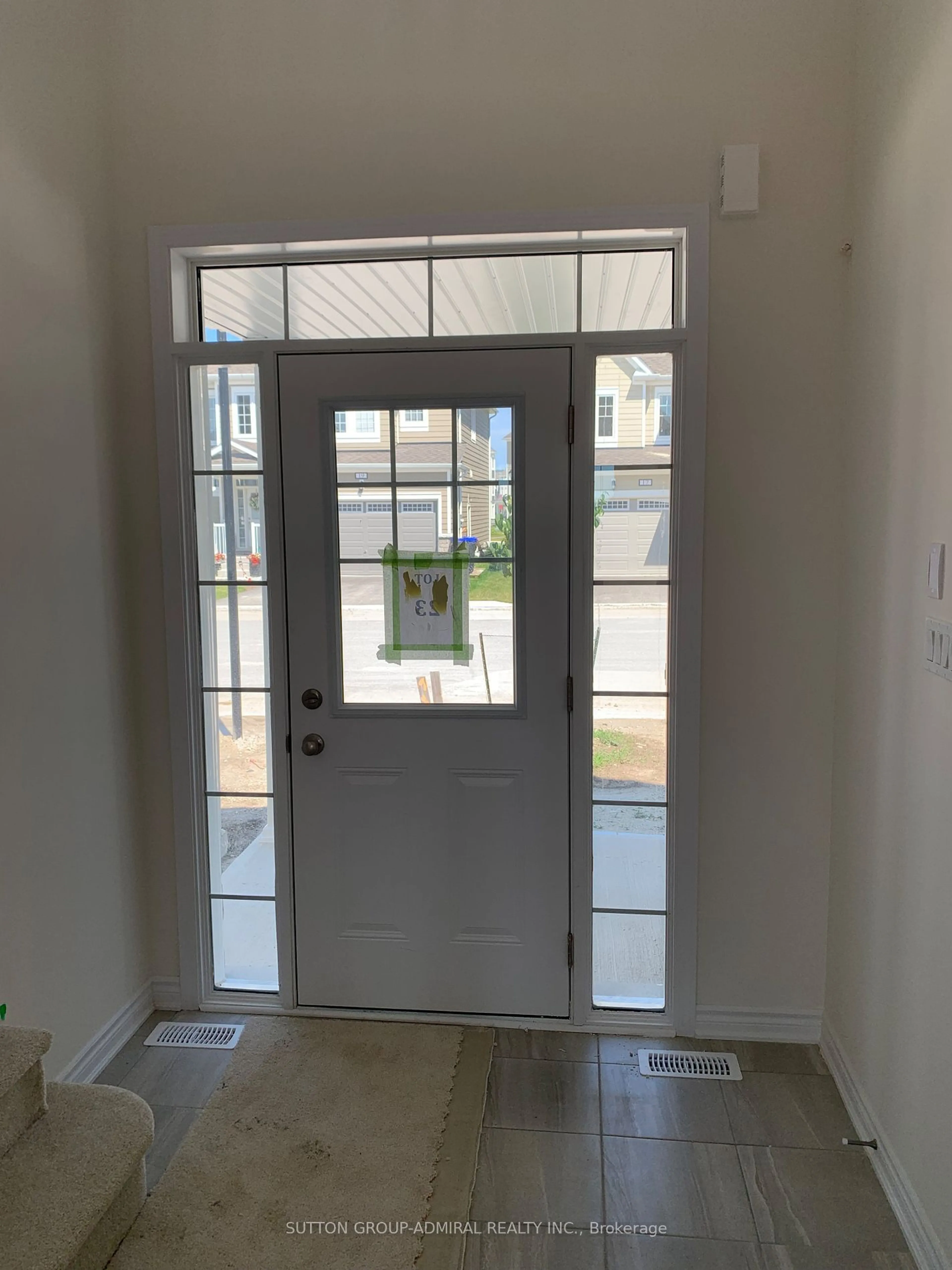 Indoor entryway for 18 Shapira Ave, Wasaga Beach Ontario L4K 1V5