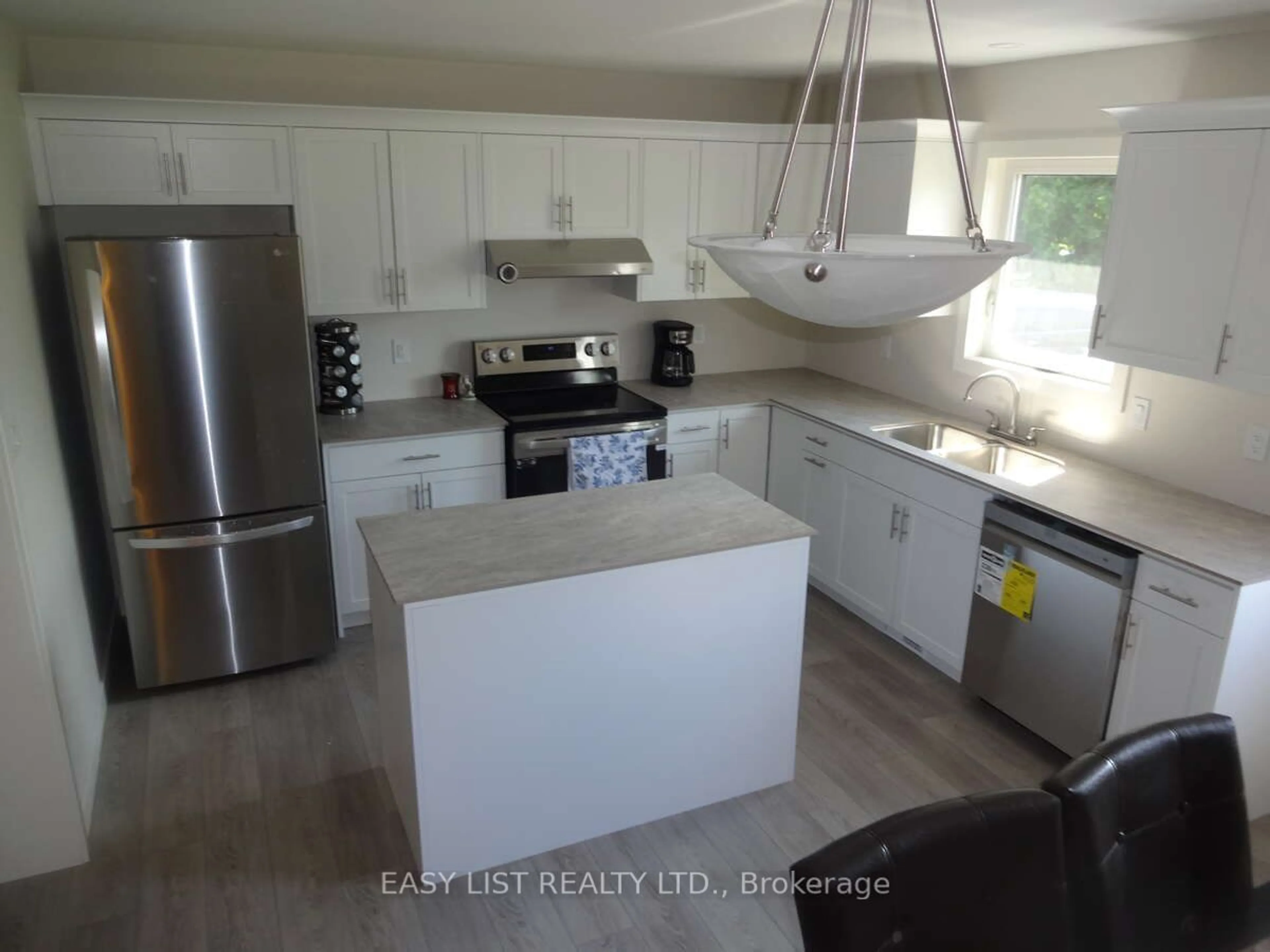 Open concept kitchen for 4097 Dalrymple Dr, Ramara Ontario L0K 1B0