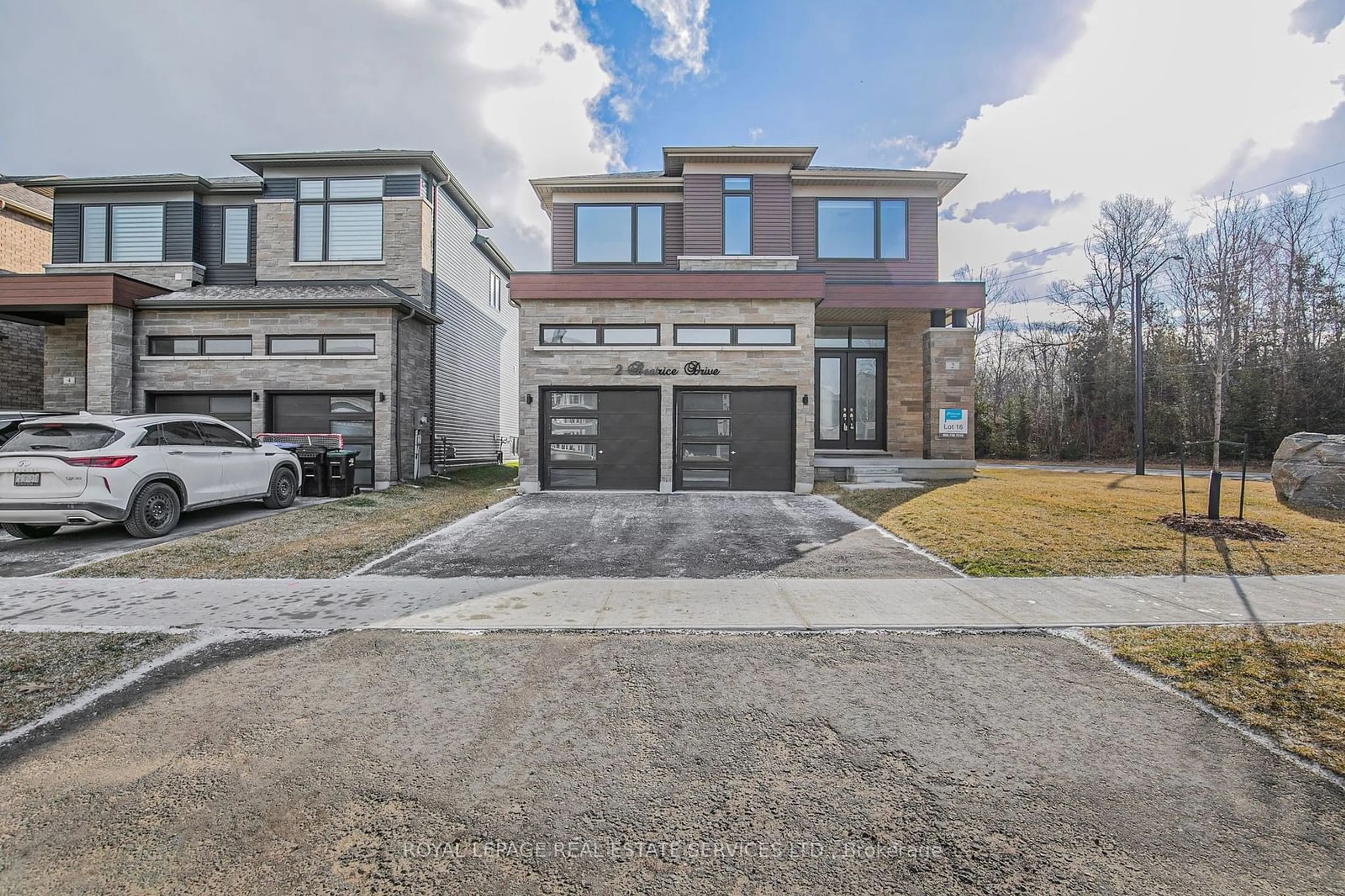 Frontside or backside of a home for 2 Beatrice Dr, Wasaga Beach Ontario L9Z 0L3