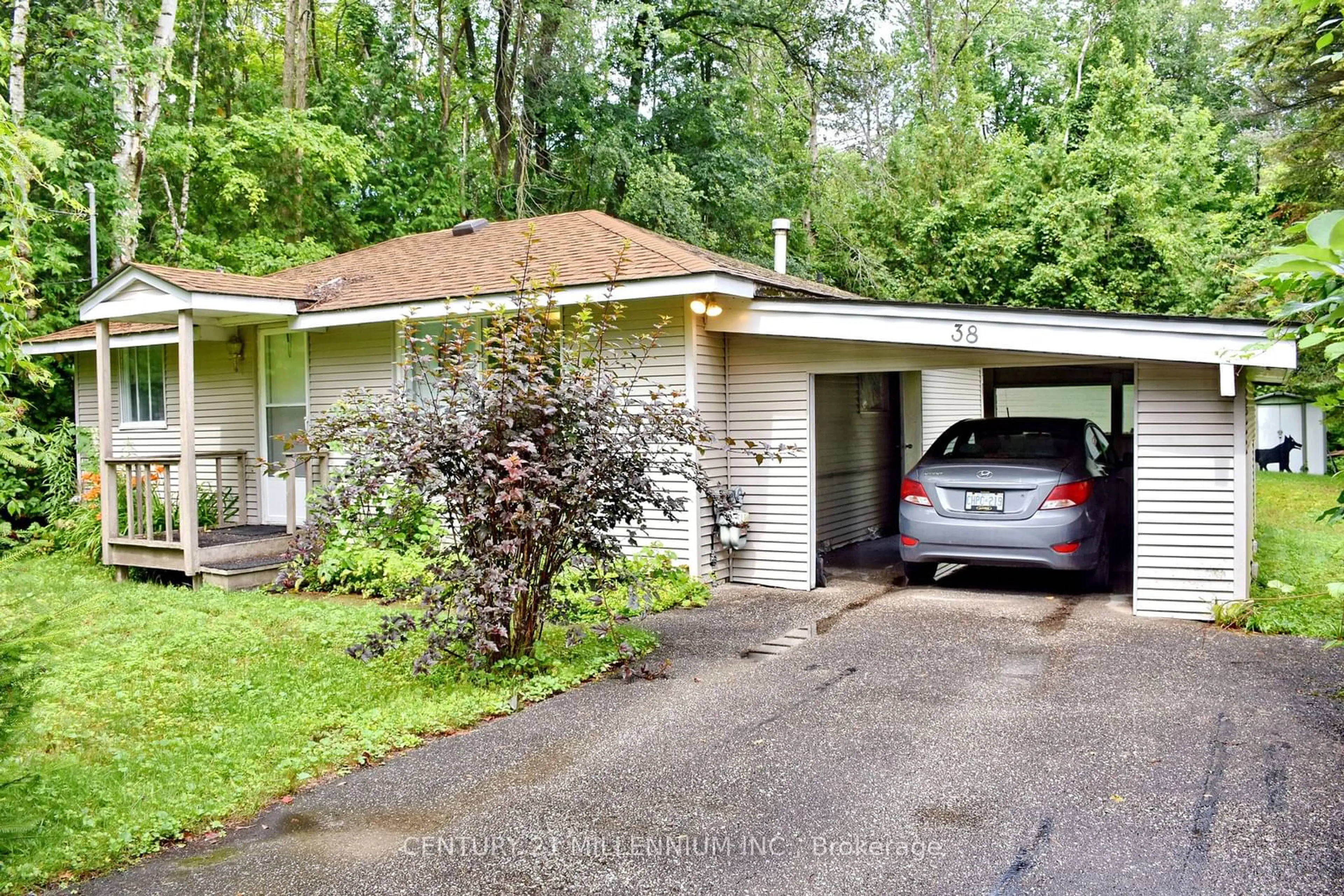 A pic from exterior of the house or condo for 38 Pinecrest Ave, Wasaga Beach Ontario L9Z 1Y6