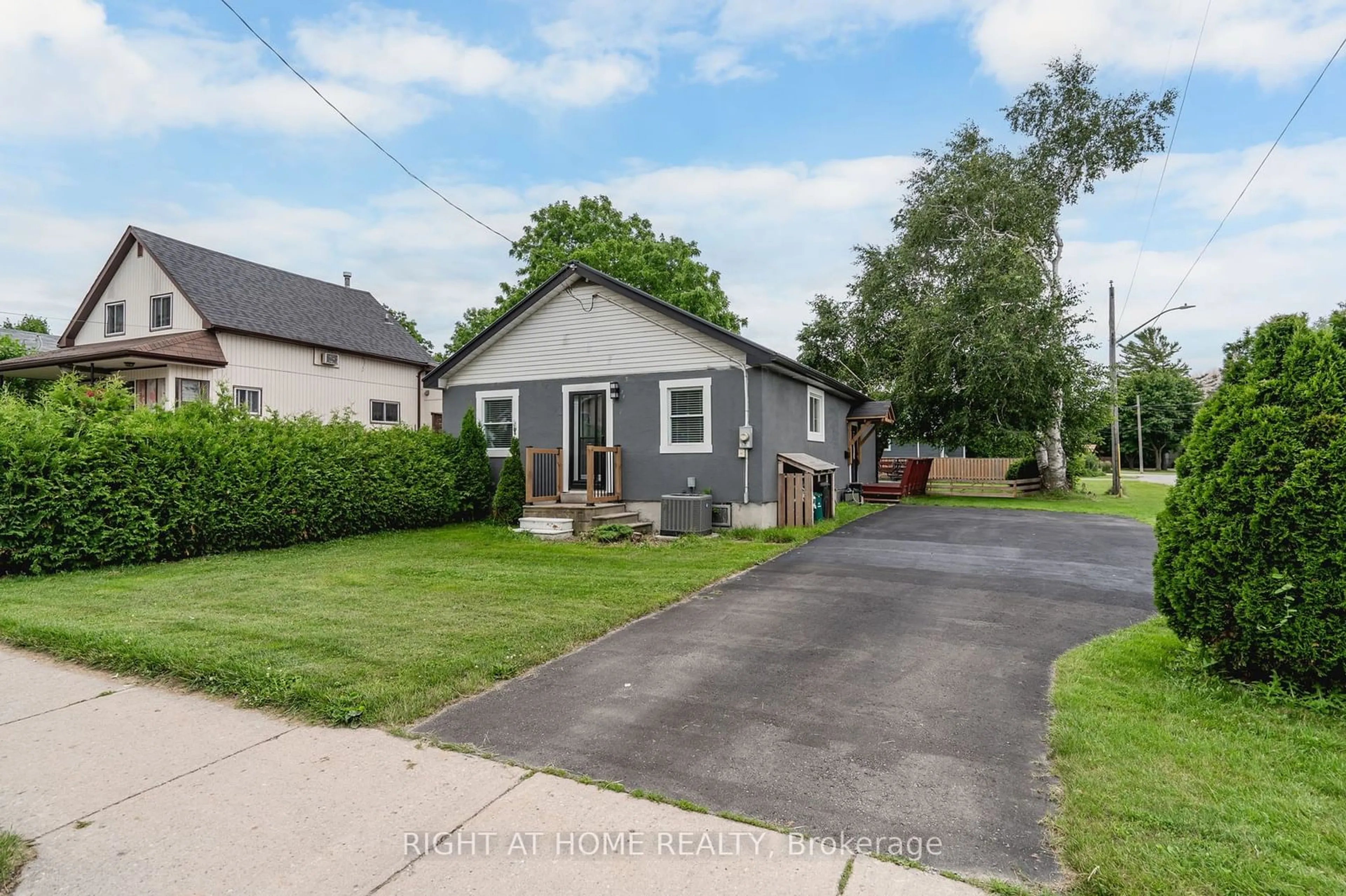 Frontside or backside of a home for 95 James St, Orillia Ontario L3V 1L4