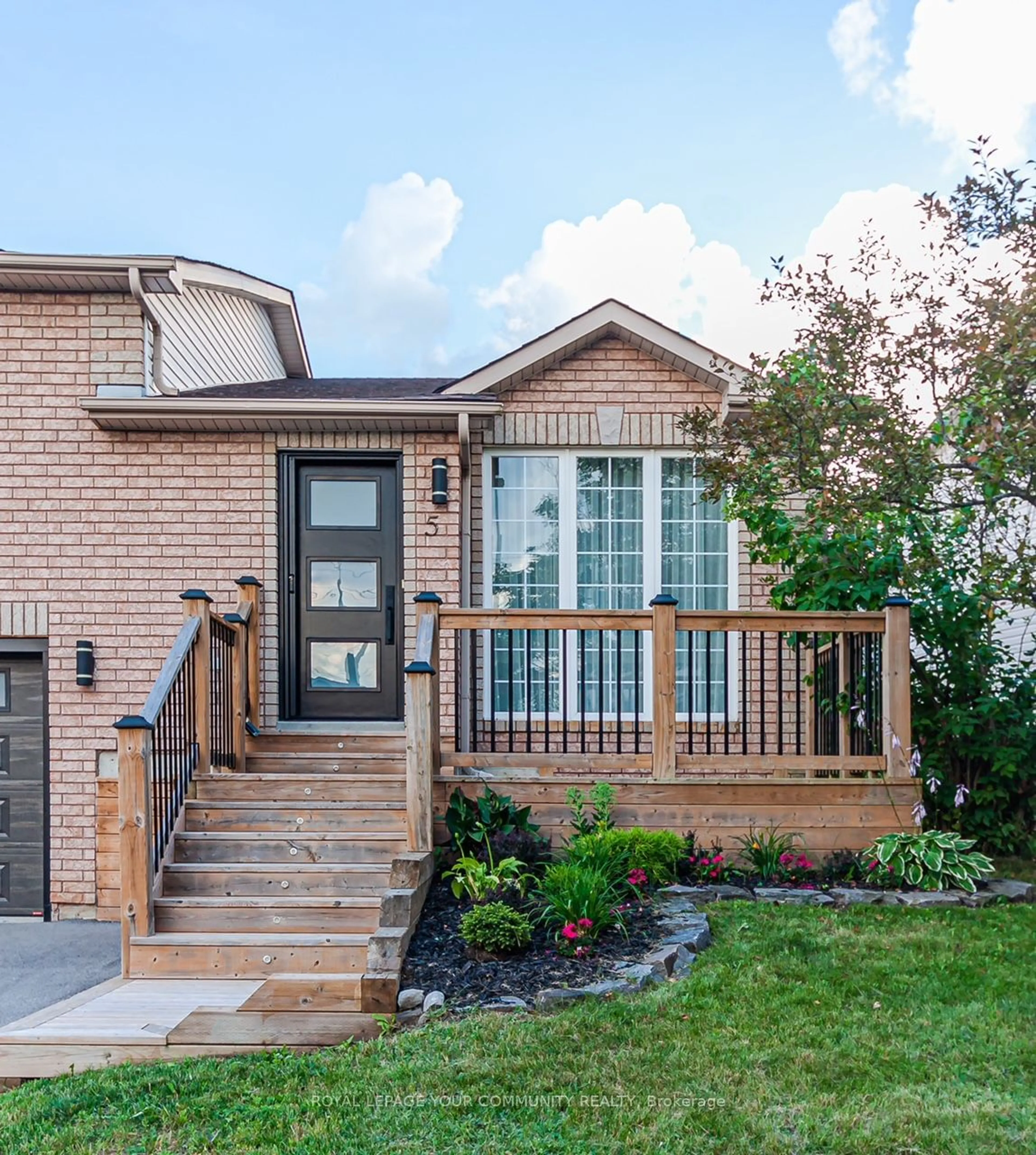 Home with brick exterior material for 5 SELKIRK Cres, Barrie Ontario L4N 8G3