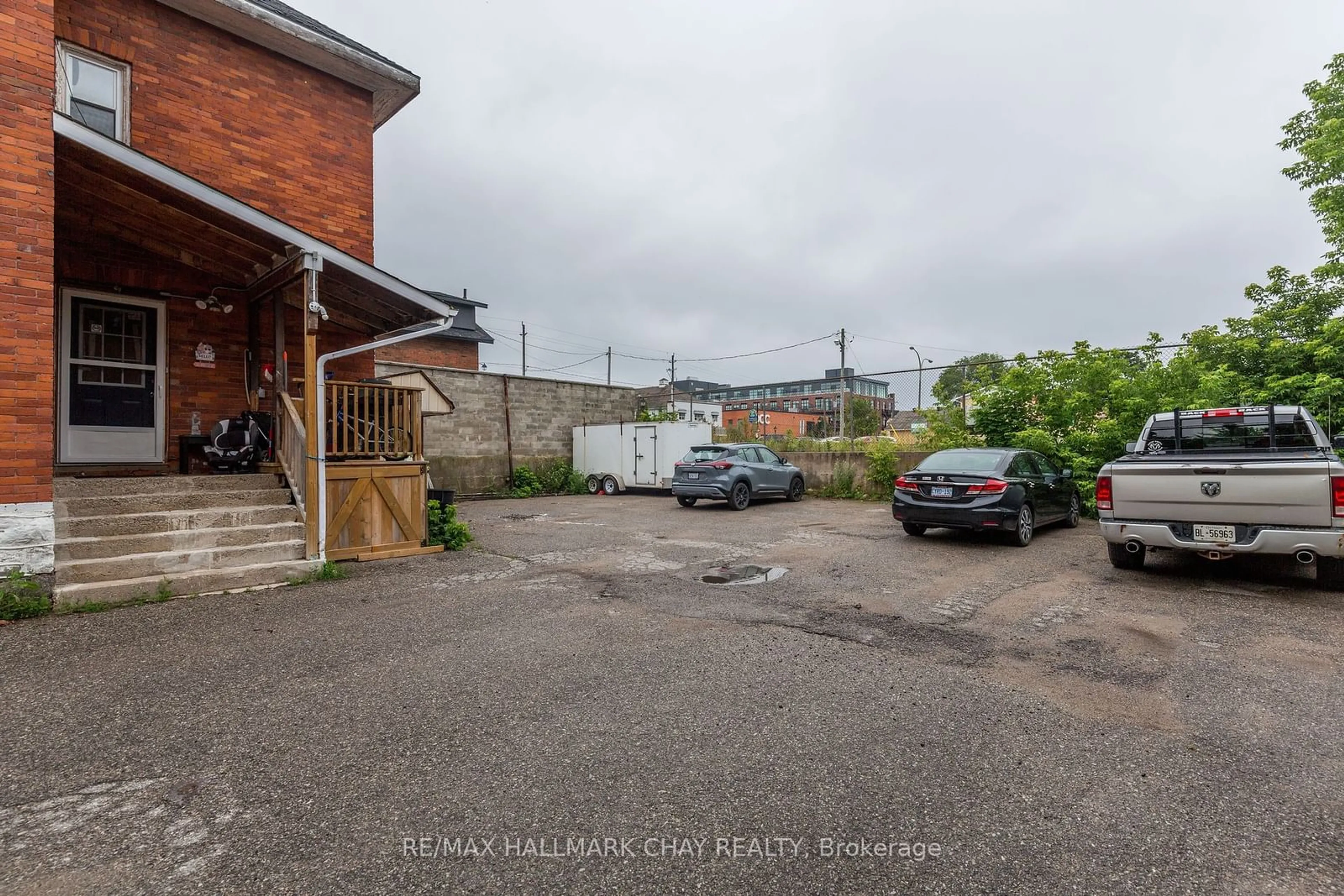 Street view for 48 Peter St, Orillia Ontario L3V 5B1