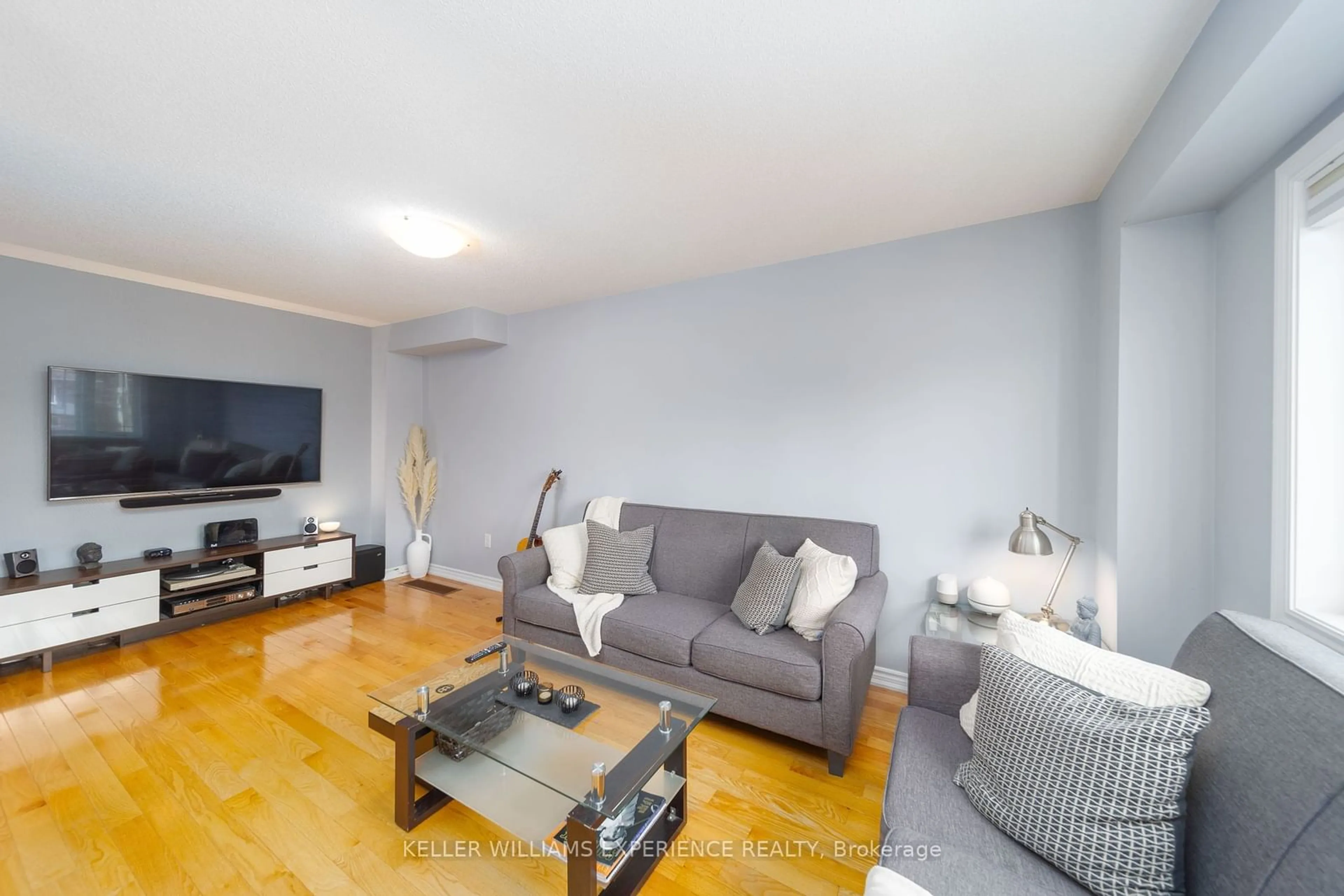 Living room for 209 HARVIE Rd #35, Barrie Ontario L4N 9P8