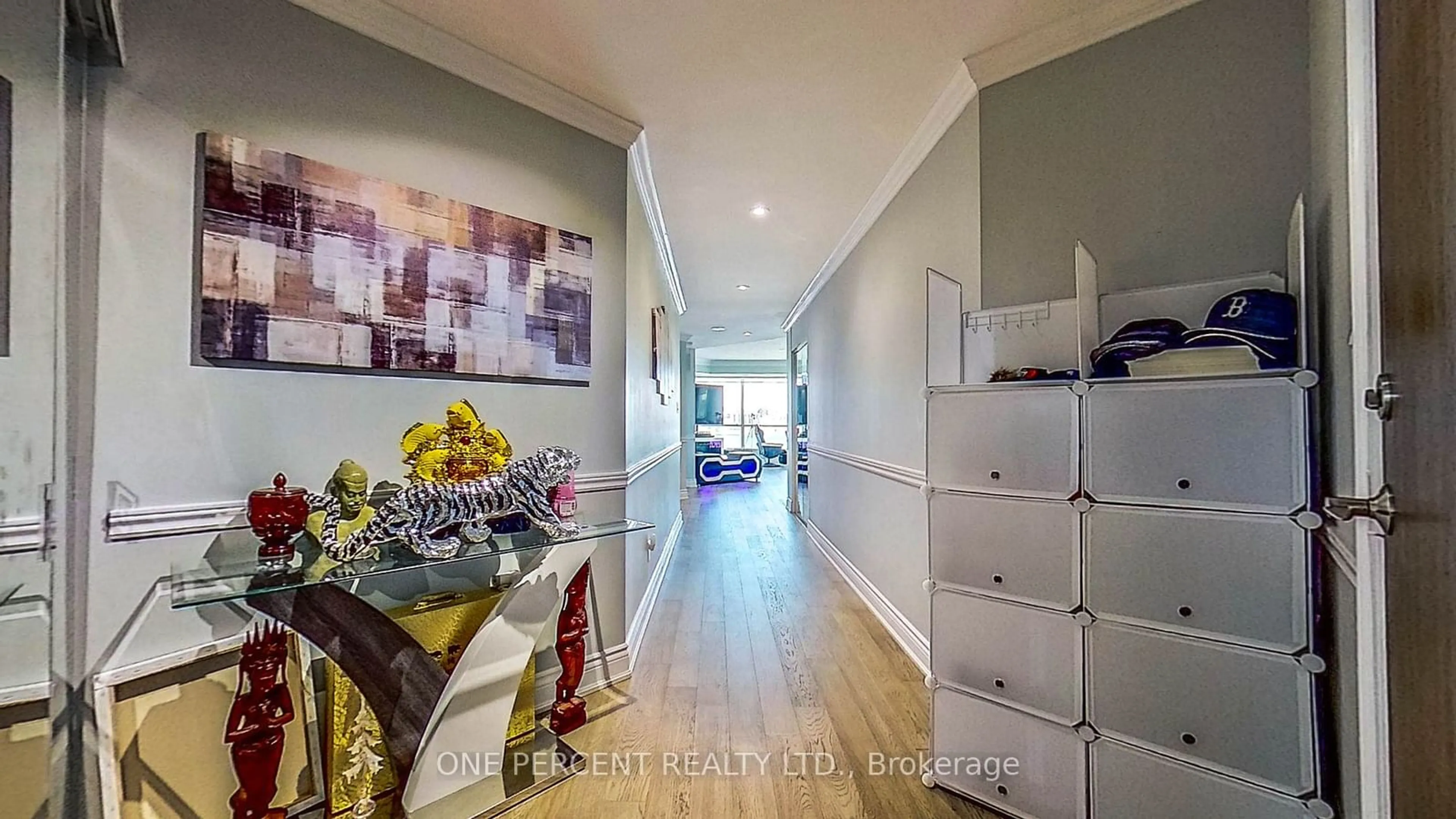 Indoor entryway for 33 ELLEN St #604, Barrie Ontario L4N 6E9