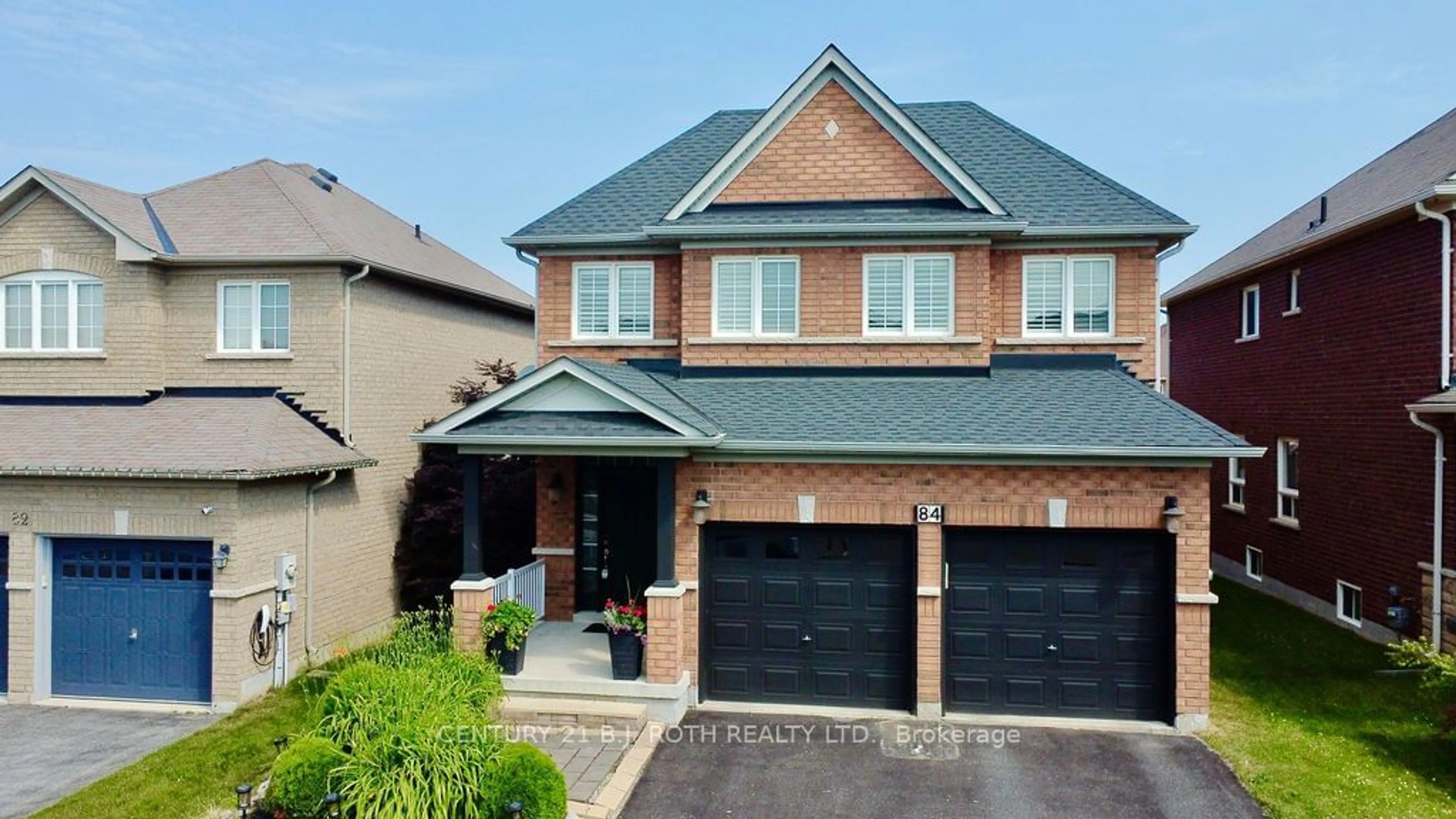 Home with brick exterior material for 84 Monarchy St, Barrie Ontario L4M 0E3