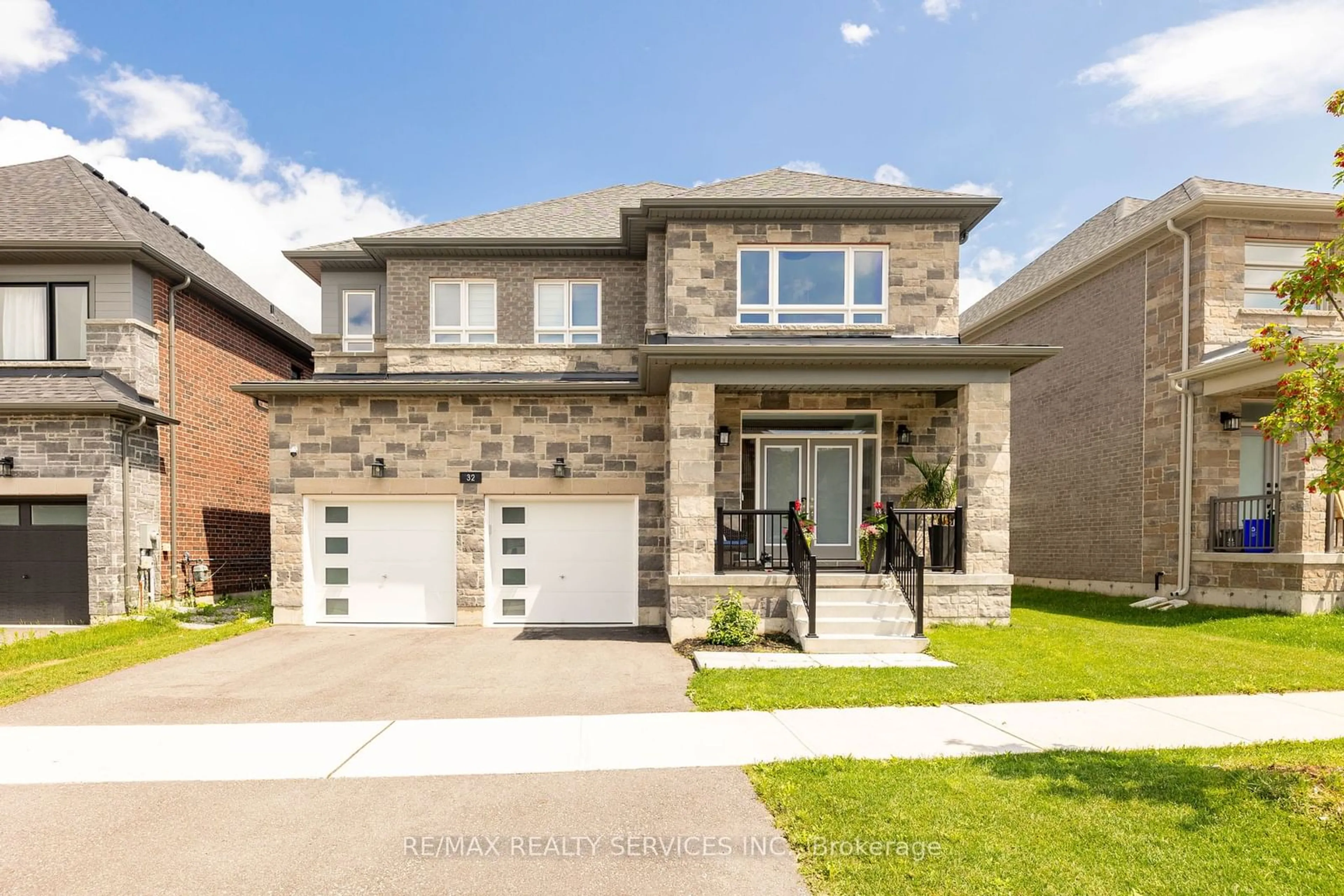 Home with brick exterior material for 32 Paddington Grve, Barrie Ontario L9J 0B1