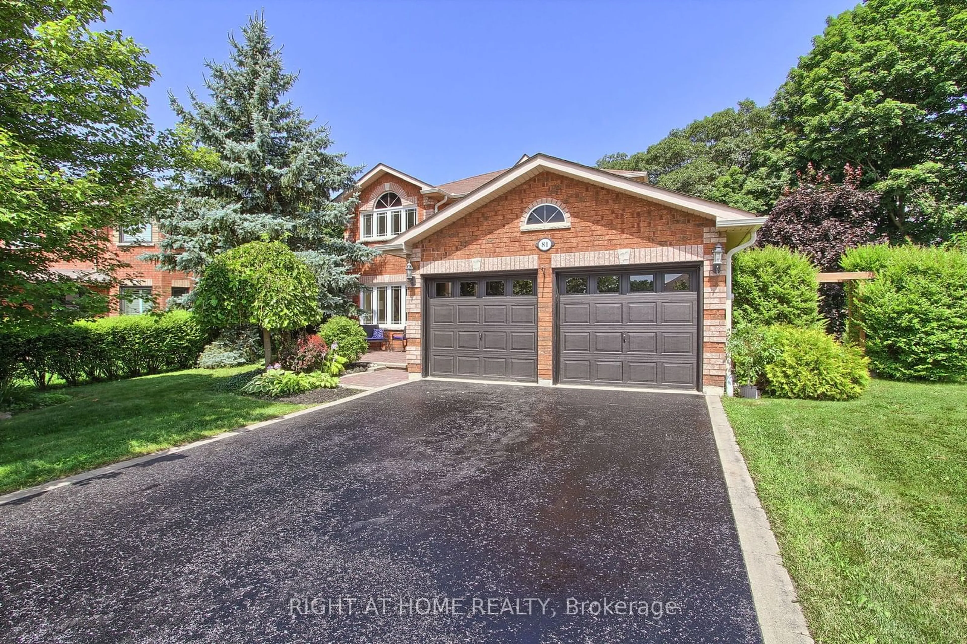 Frontside or backside of a home for 81 Emms Dr, Barrie Ontario L4N 8H4