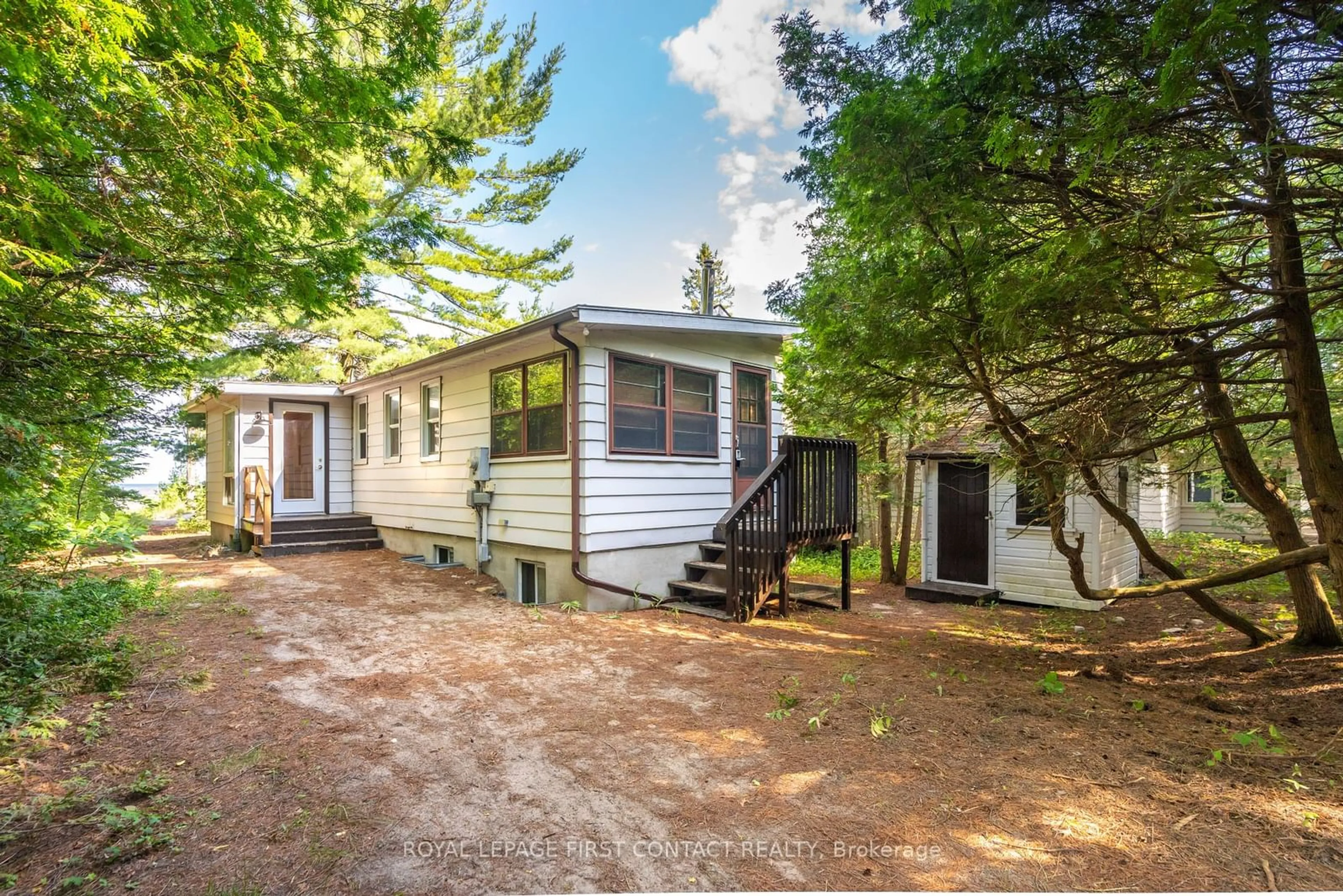 Frontside or backside of a home for 530 River Rd, Wasaga Beach Ontario L9Z 2M1