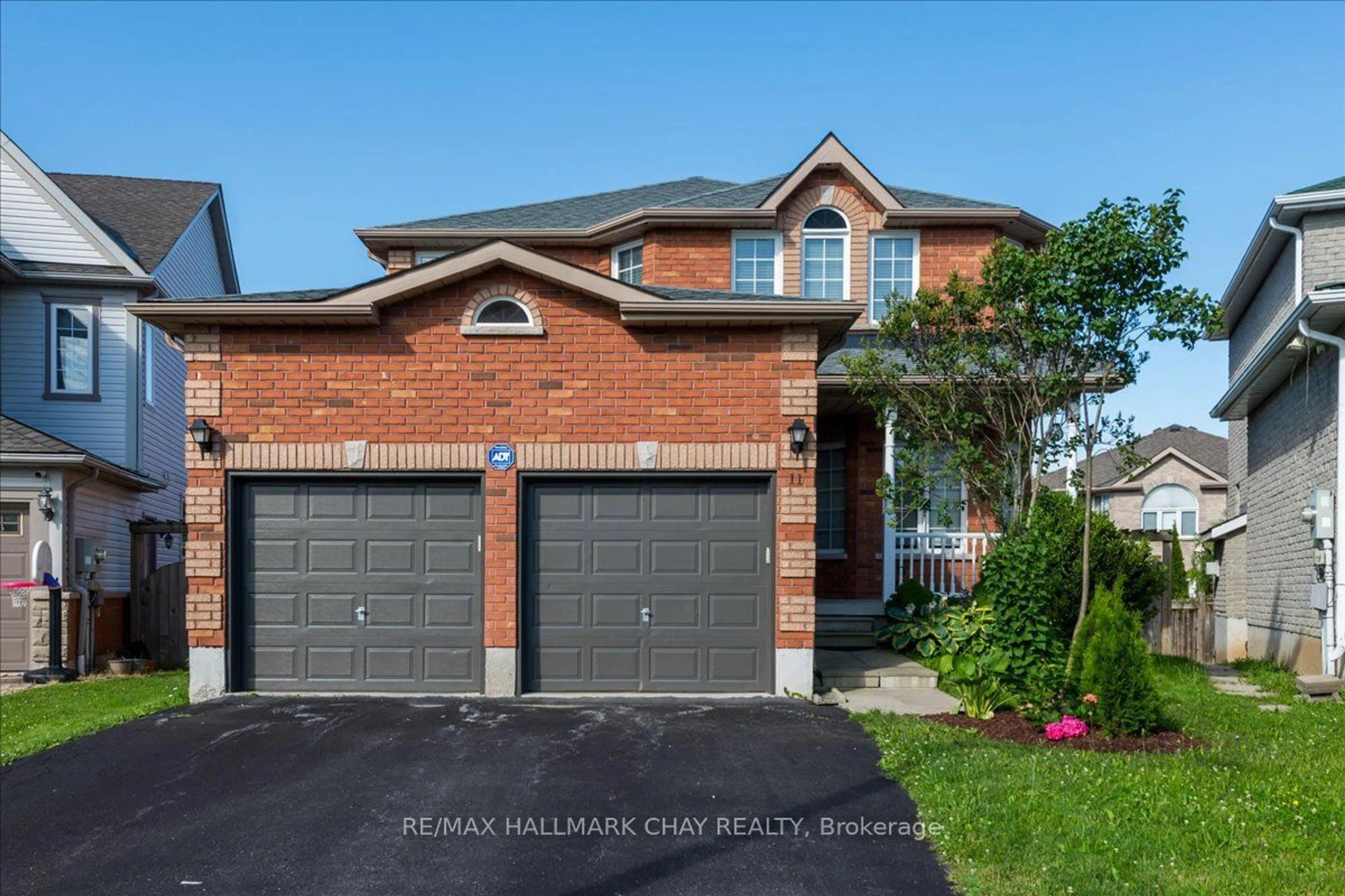 Home with brick exterior material for 11 Sovereign's Gate, Barrie Ontario L4N 0K7