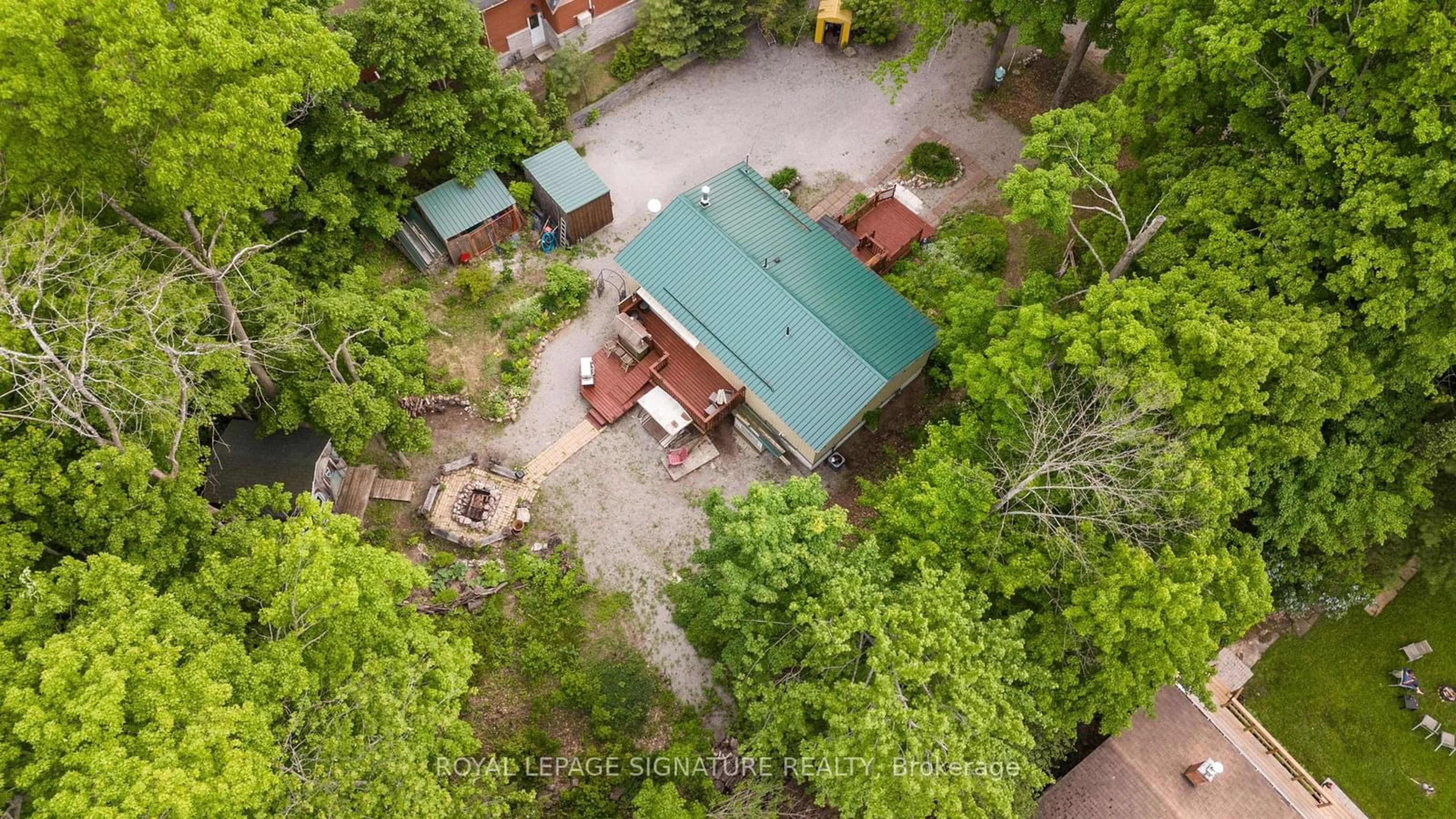 Cottage for 19 Duquette Crt, Tiny Ontario L9M 0H3