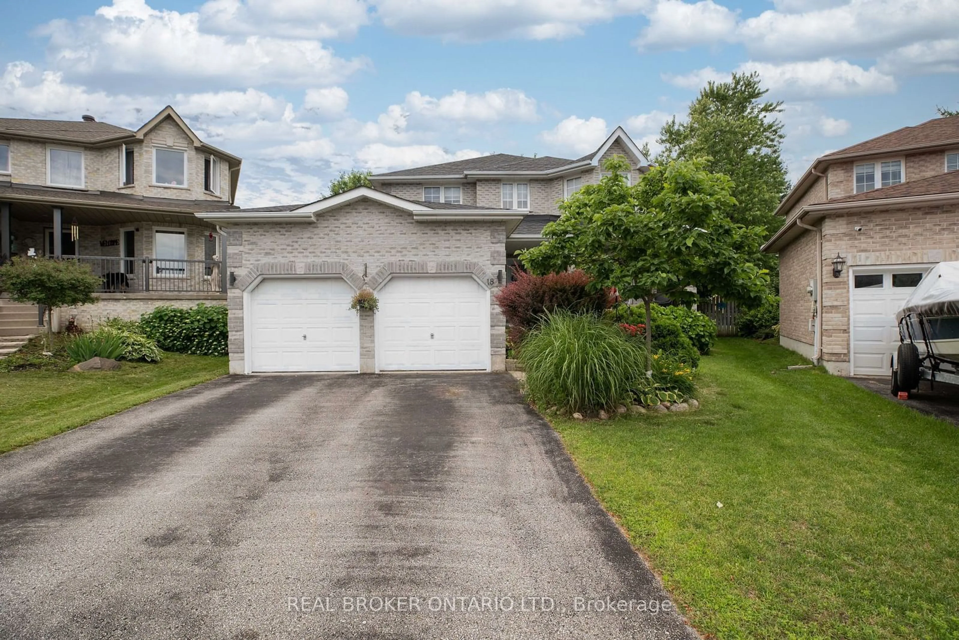 Frontside or backside of a home for 18 Stoneybrook Cres, Barrie Ontario L4N 0A5