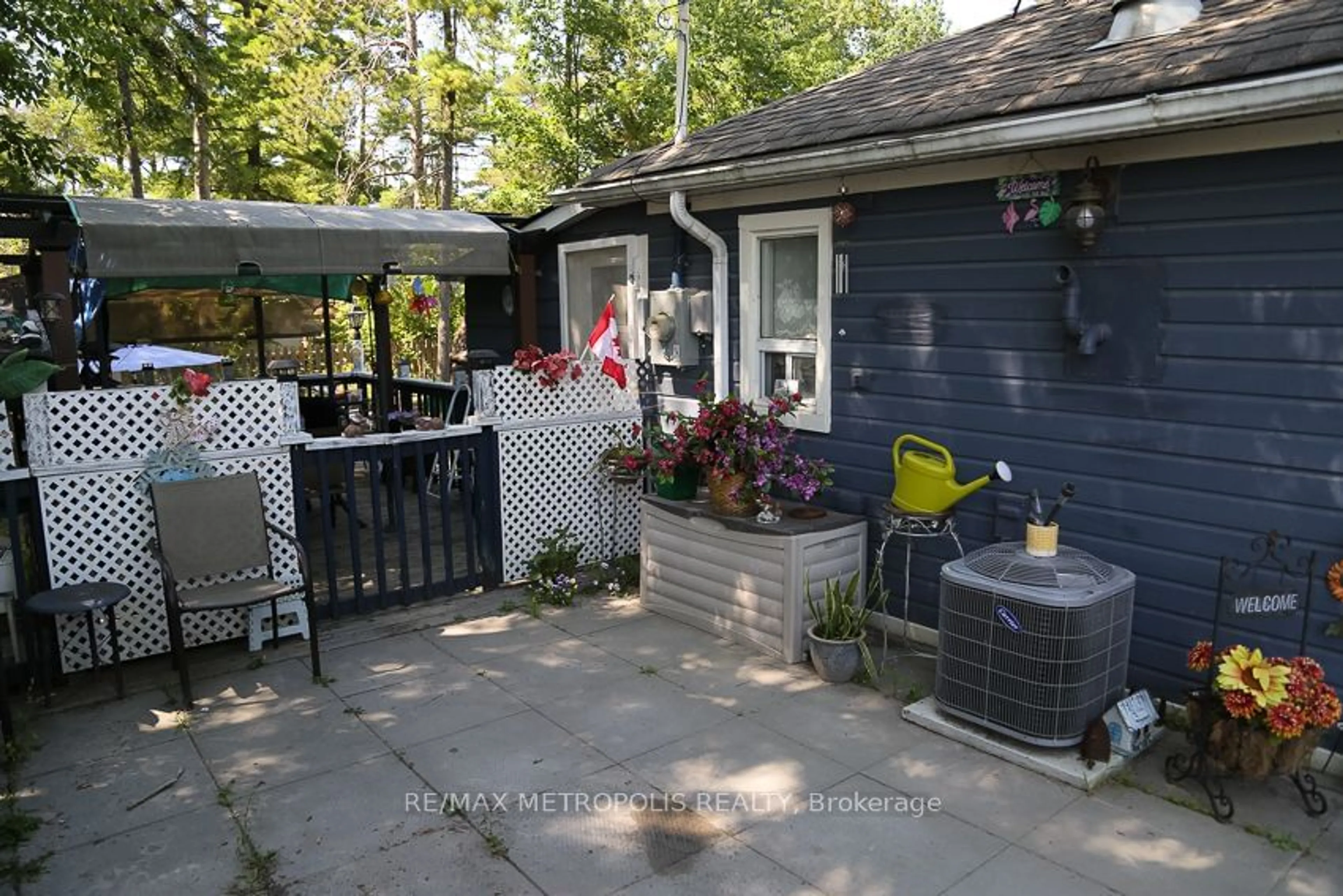 Patio, street for 500 Mosley St, Wasaga Beach Ontario L9Z 2J4