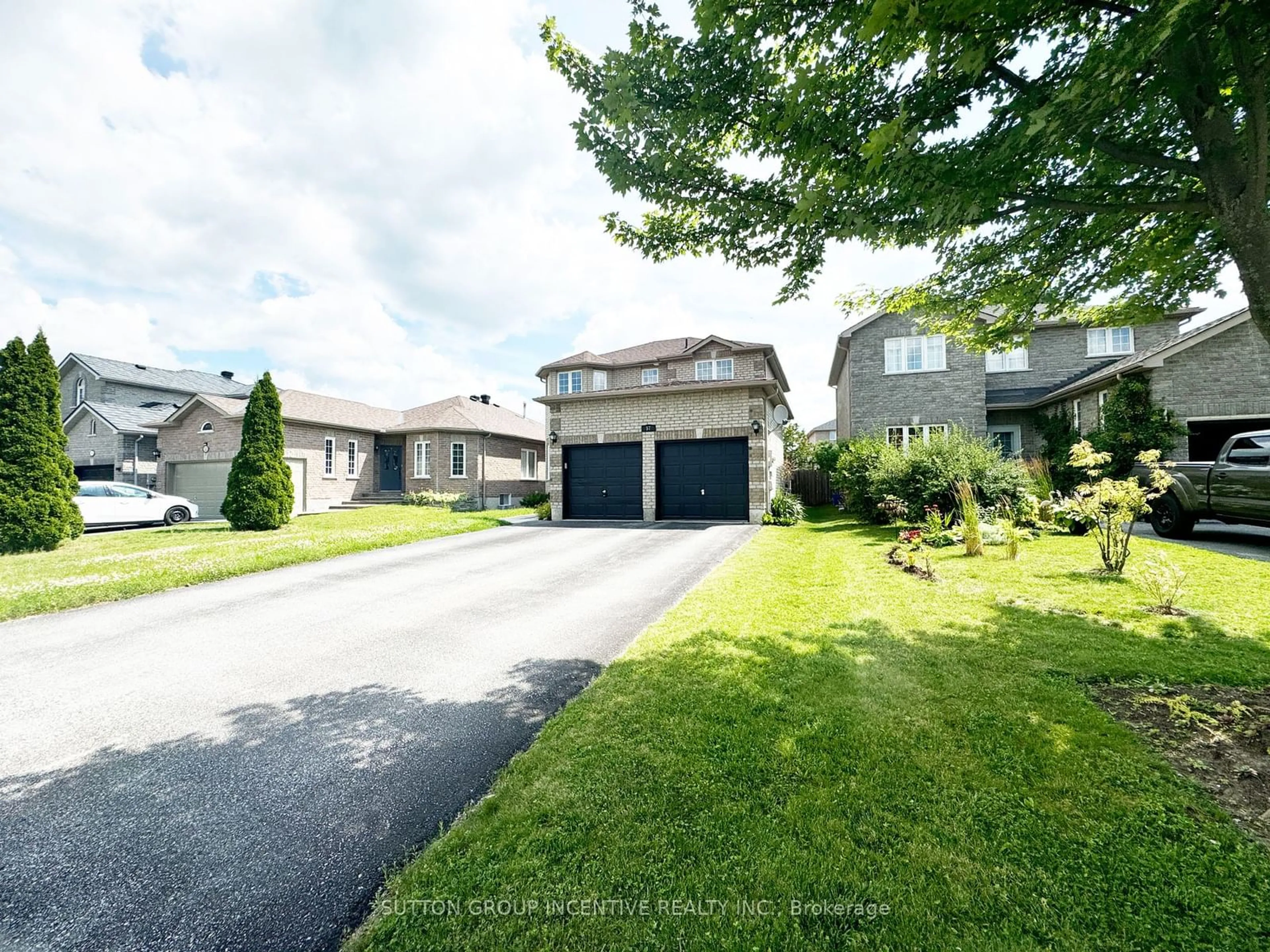 Frontside or backside of a home for 57 Penvill Tr, Barrie Ontario L4N 5M8