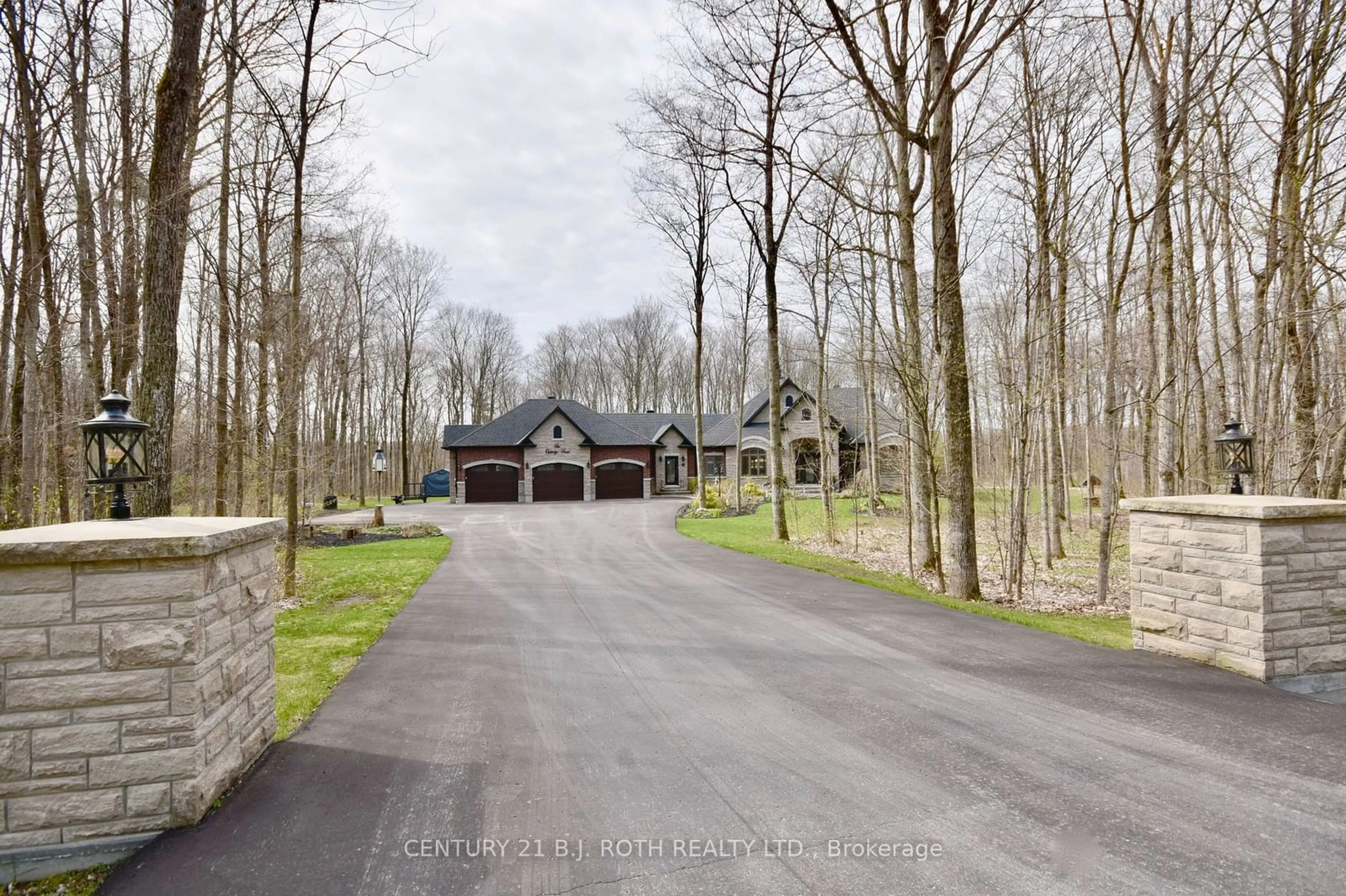 A pic from outside/outdoor area/front of a property/back of a property/a pic from drone, street for 6 Oak Ridge Rd, Oro-Medonte Ontario L0L 2L0