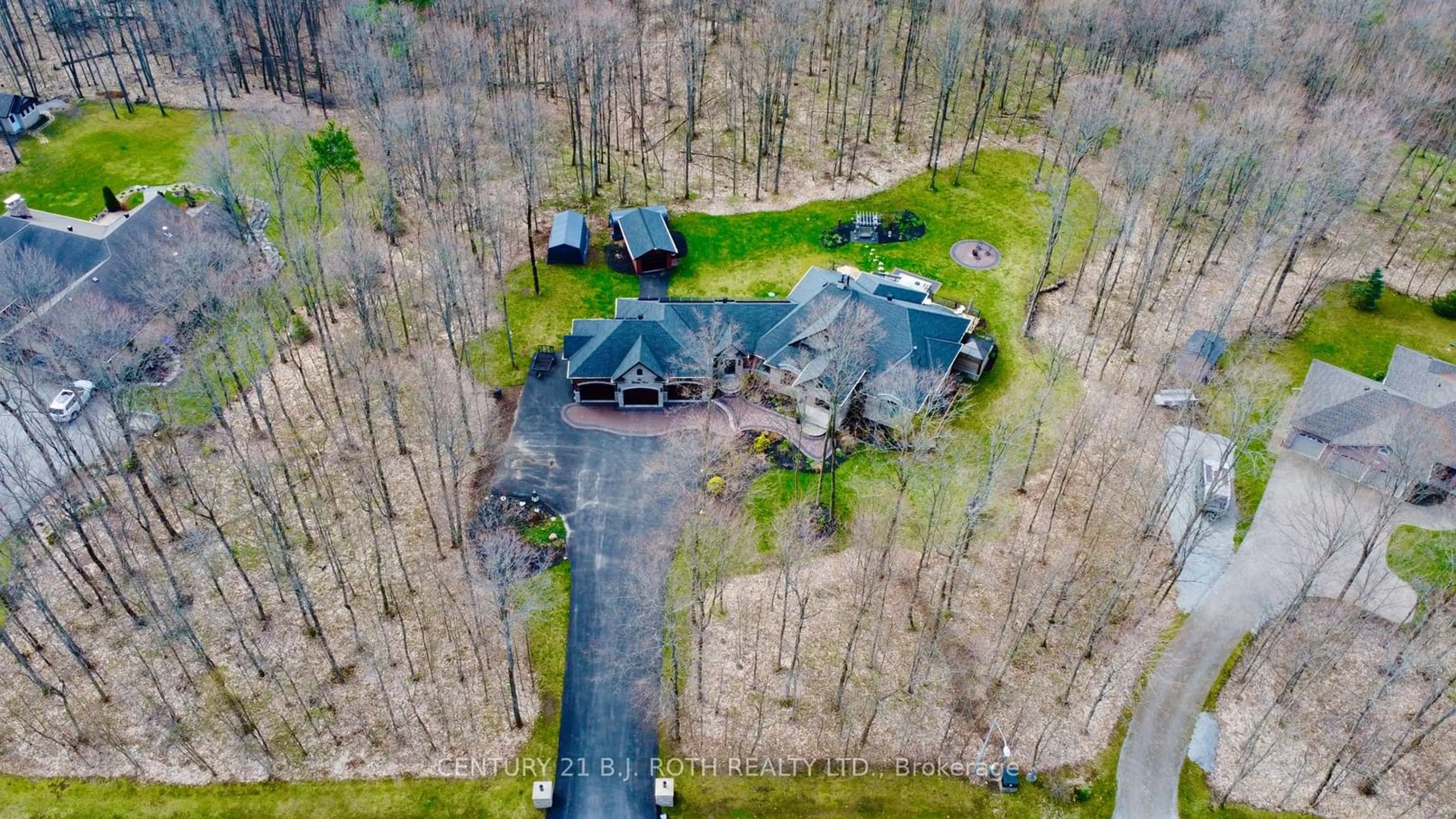 A pic from outside/outdoor area/front of a property/back of a property/a pic from drone, unknown for 6 Oak Ridge Rd, Oro-Medonte Ontario L0L 2L0