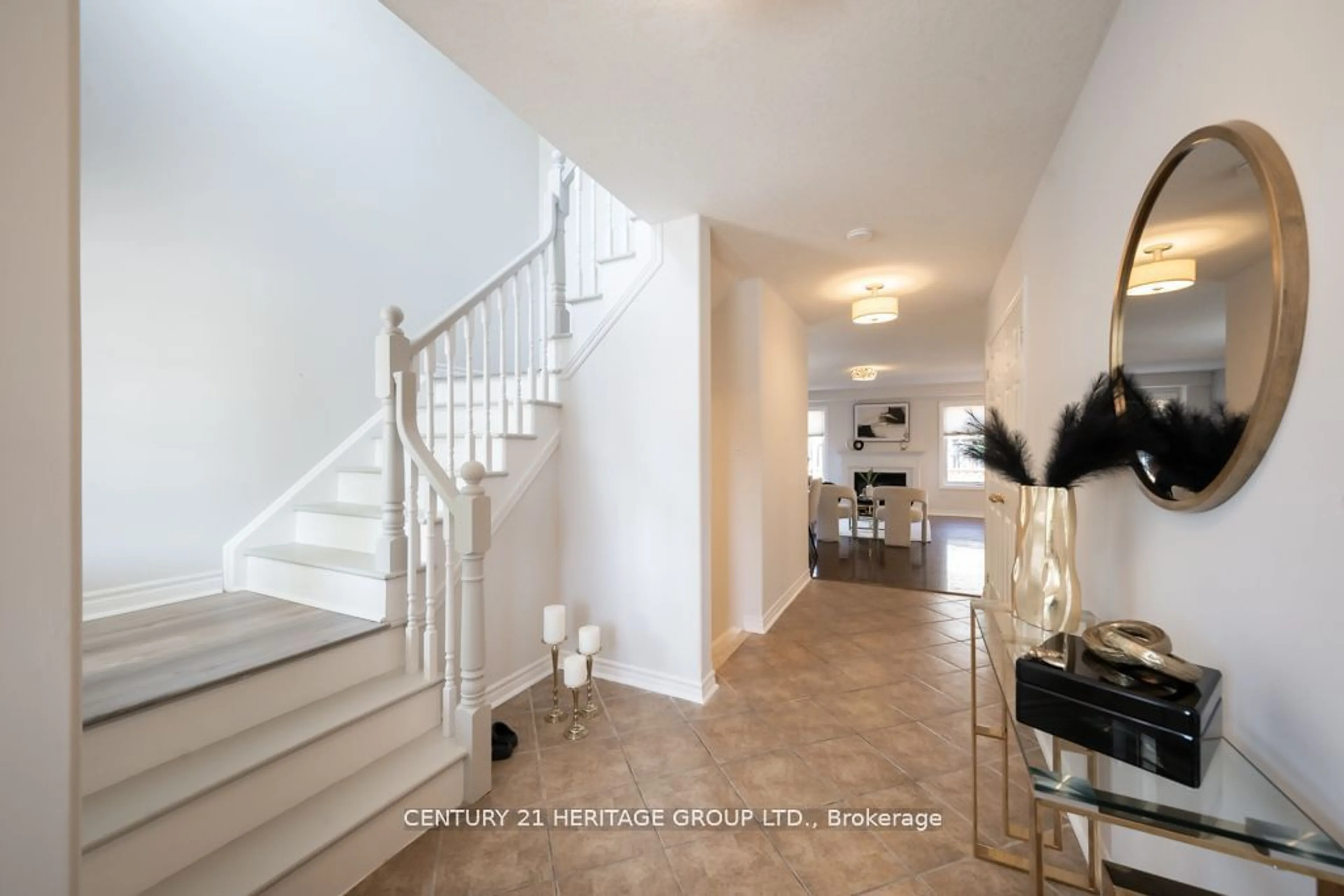 Indoor foyer for 18 Empire Dr, Barrie Ontario L4N 0Y9