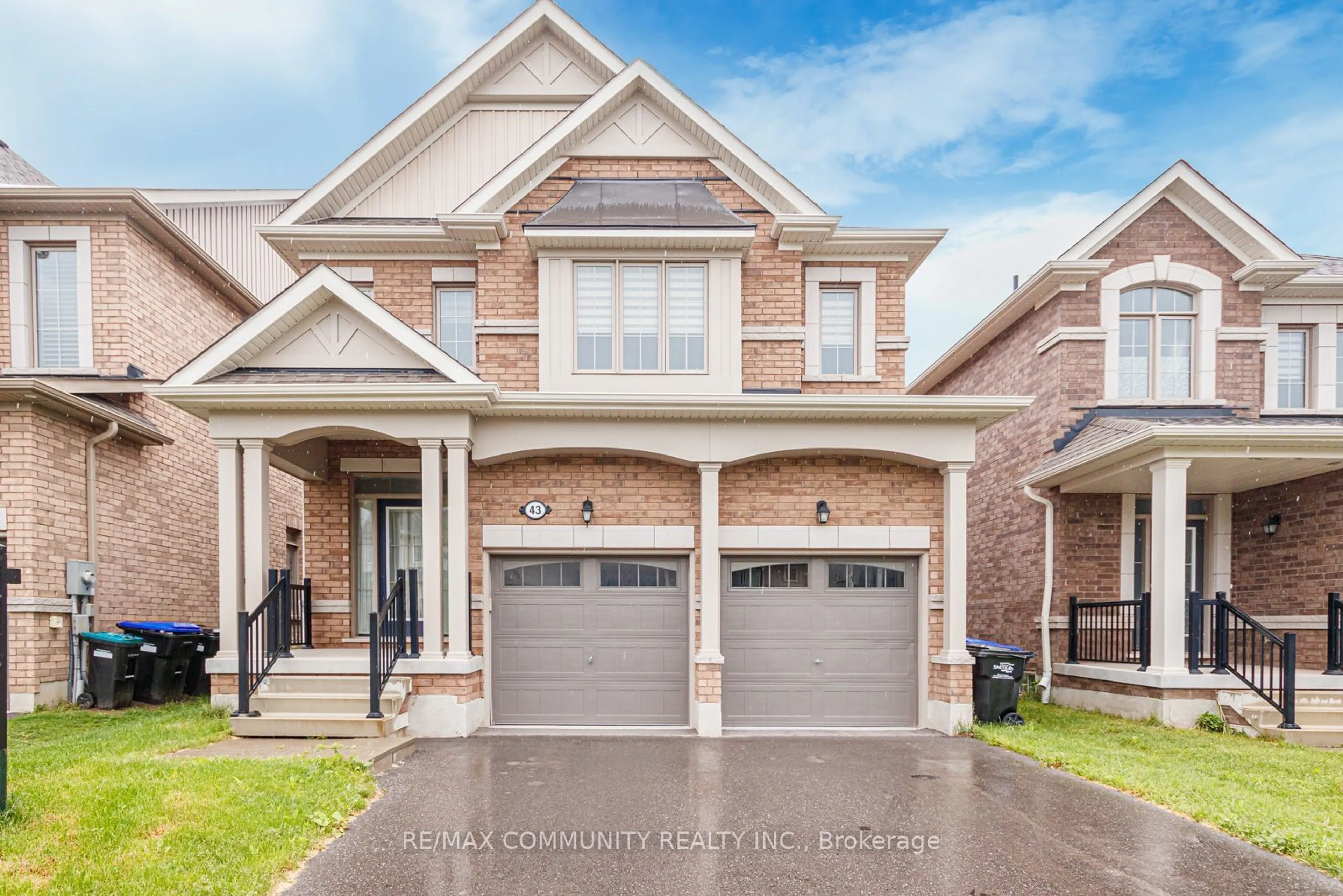 Home with brick exterior material for 43 Portland St, Collingwood Ontario L9Y 3Z6