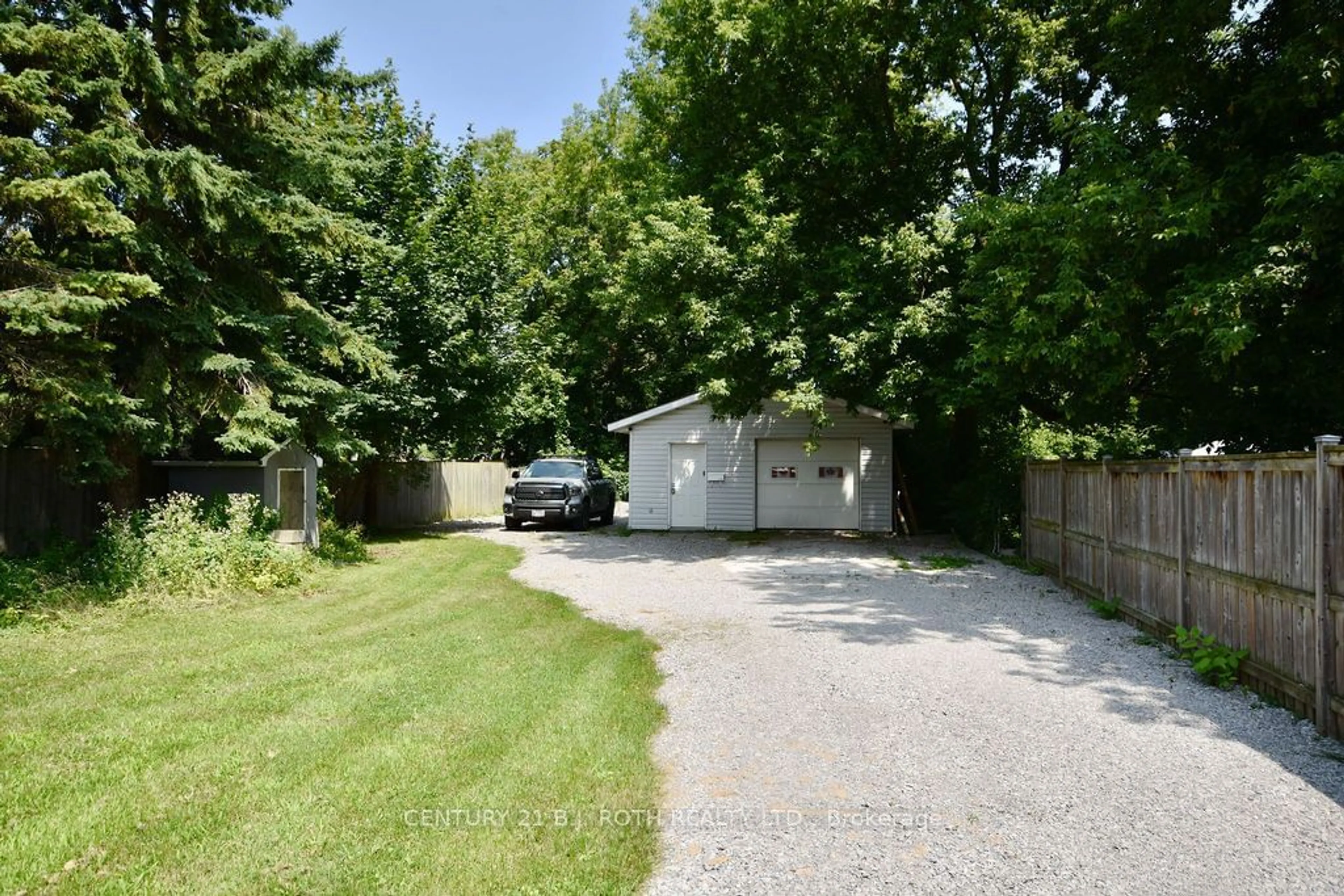 Shed for 68 DUFFERIN St, Orillia Ontario L3V 5S6