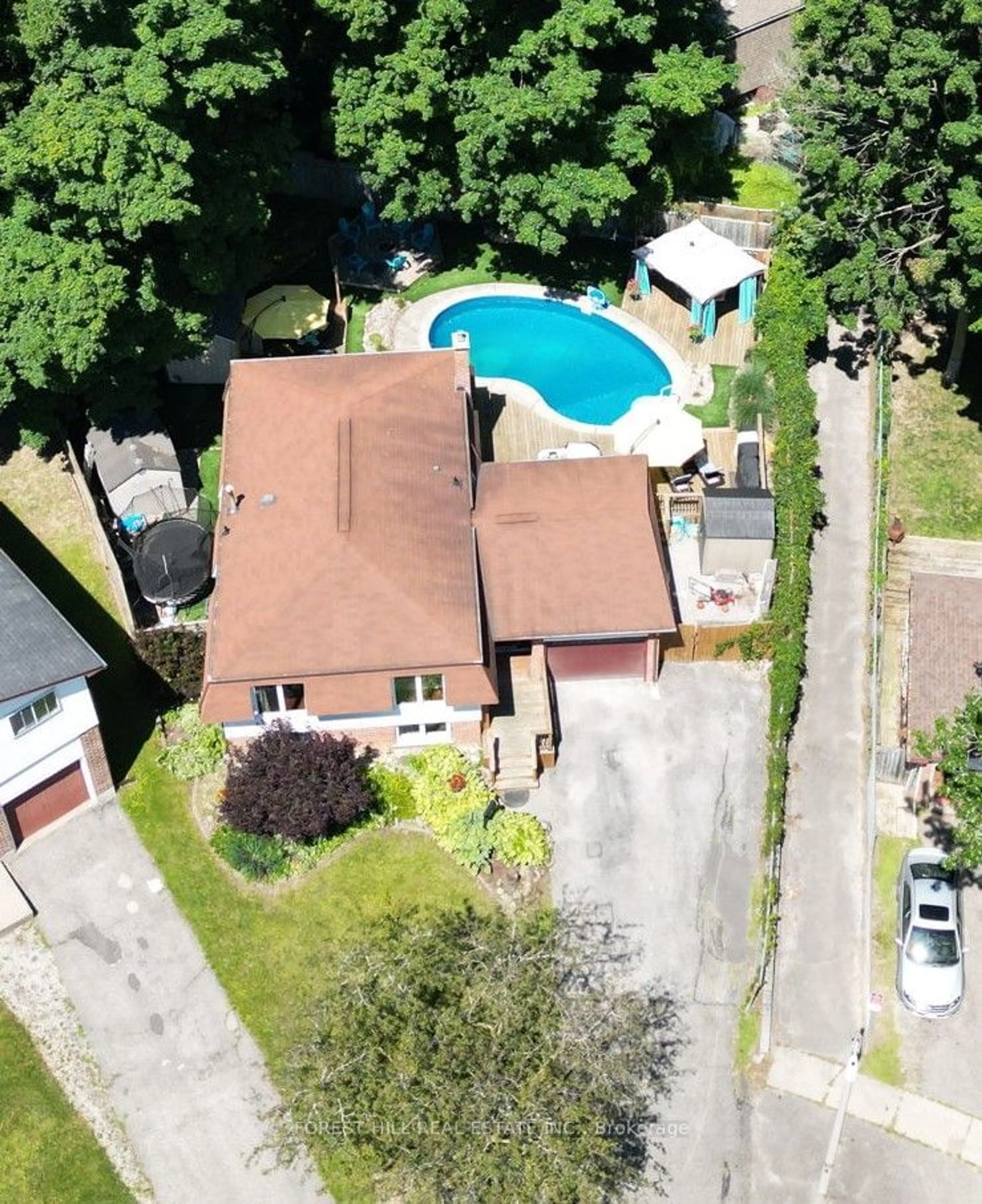 Frontside or backside of a home for 10 Parkway Pl, Barrie Ontario L4M 4Z1