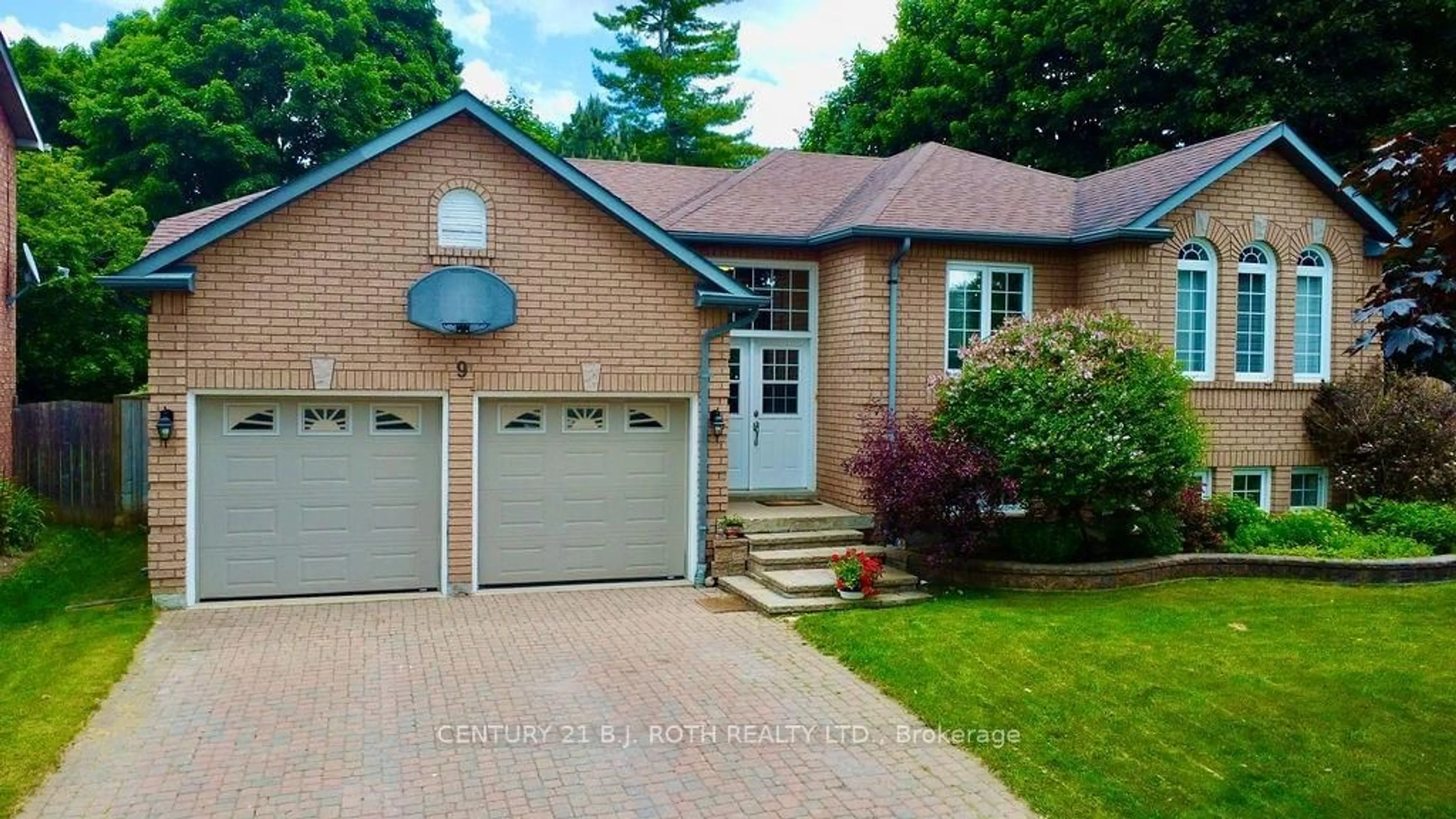 Home with brick exterior material for 9 ASHTON St, Orillia Ontario L3V 7V5