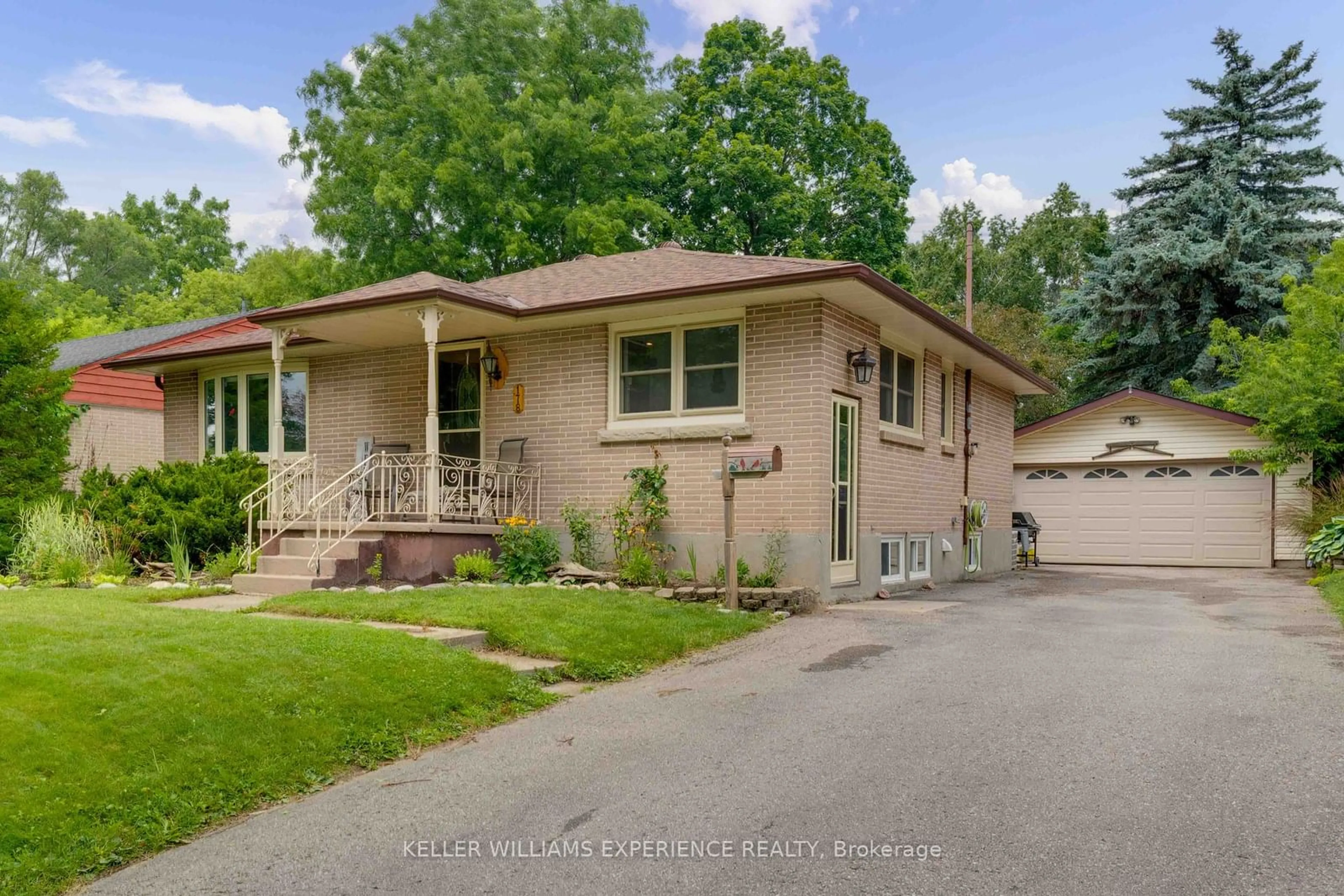 Frontside or backside of a home for 178 Wellington St, Barrie Ontario L4M 2C8