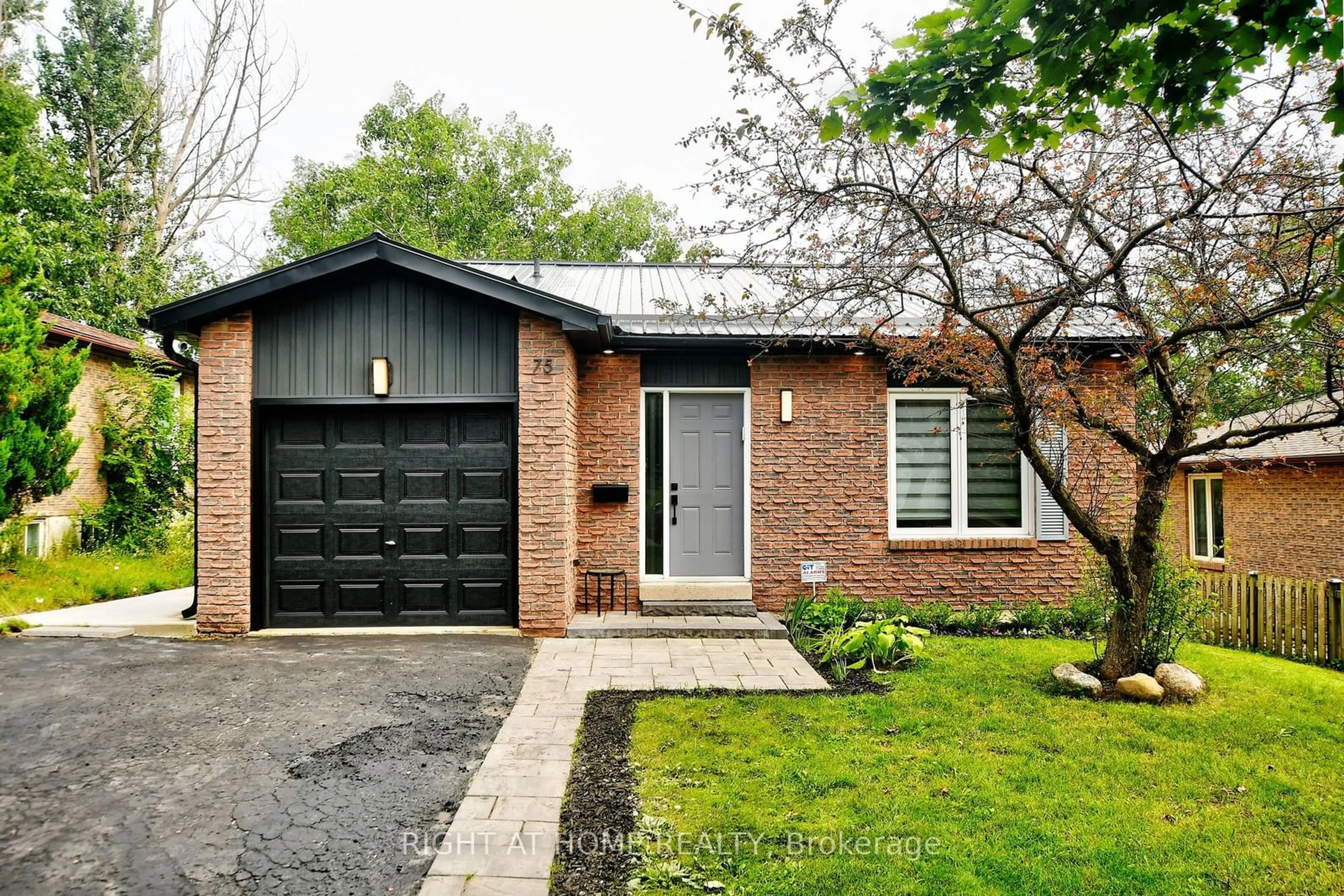 Home with brick exterior material for 75 Fox Run, Barrie Ontario L4N 5L6