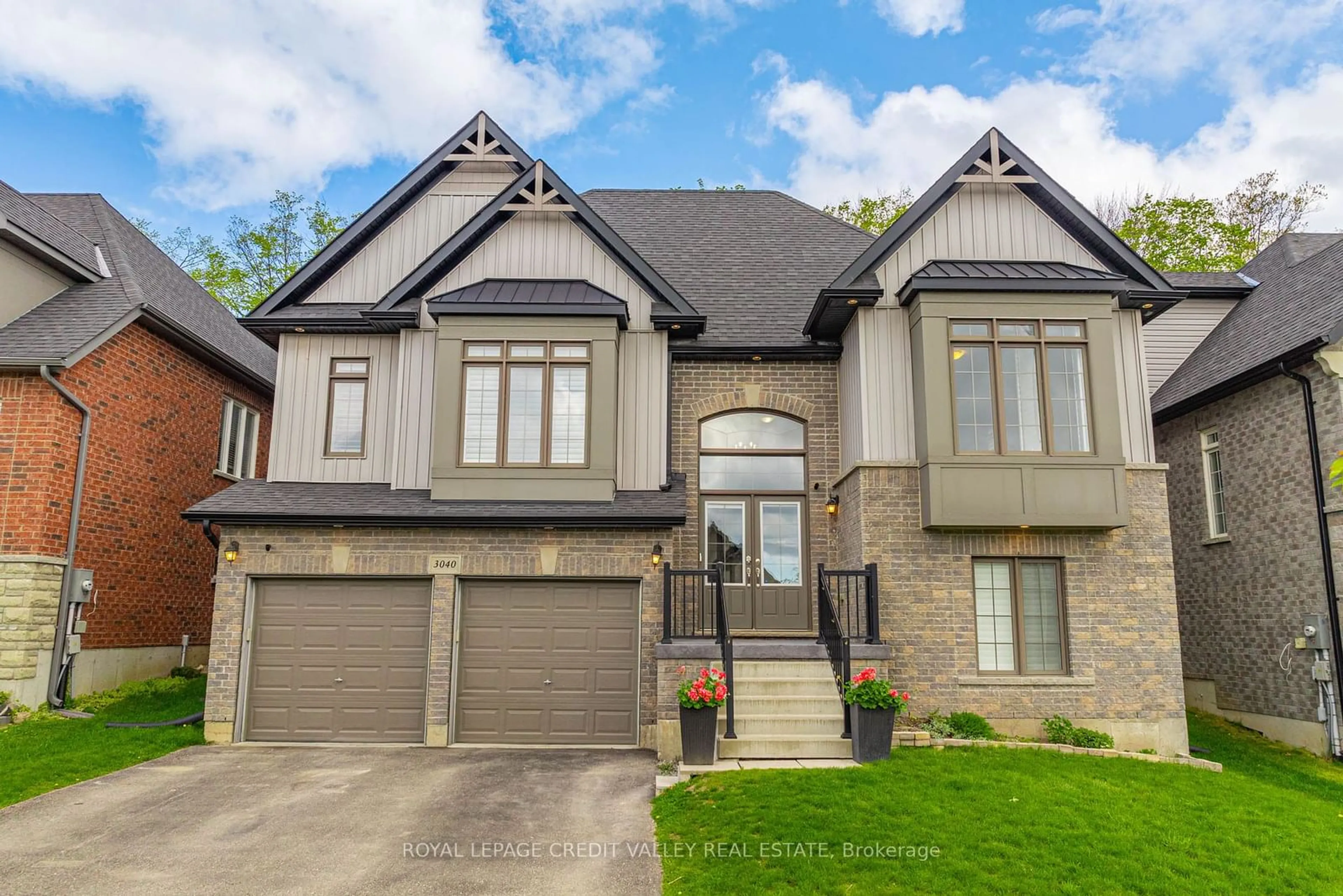 Home with brick exterior material for 3040 Monarch Dr, Orillia Ontario L3V 8K3