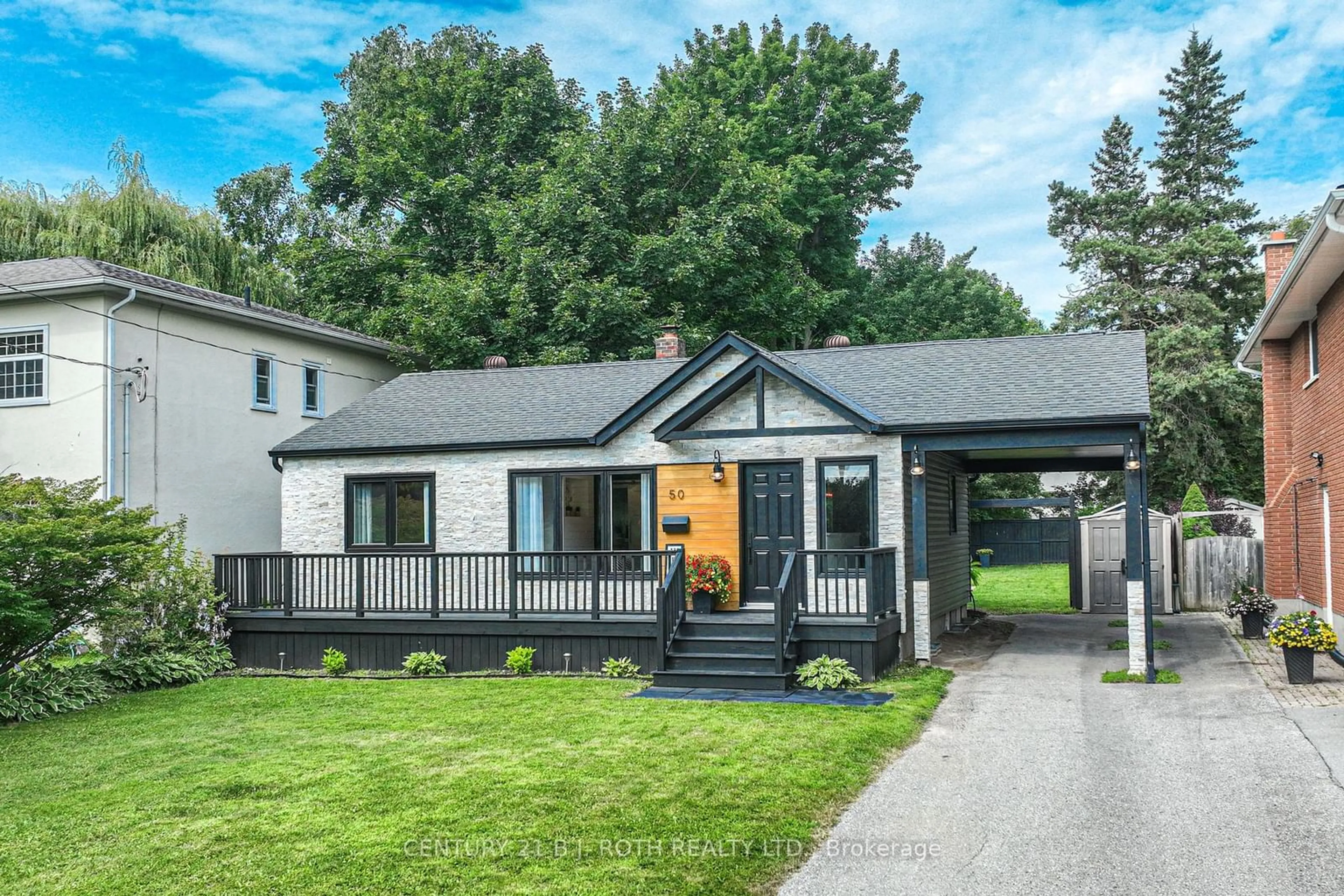 Frontside or backside of a home for 50 Nelson St, Barrie Ontario L4M 4J9