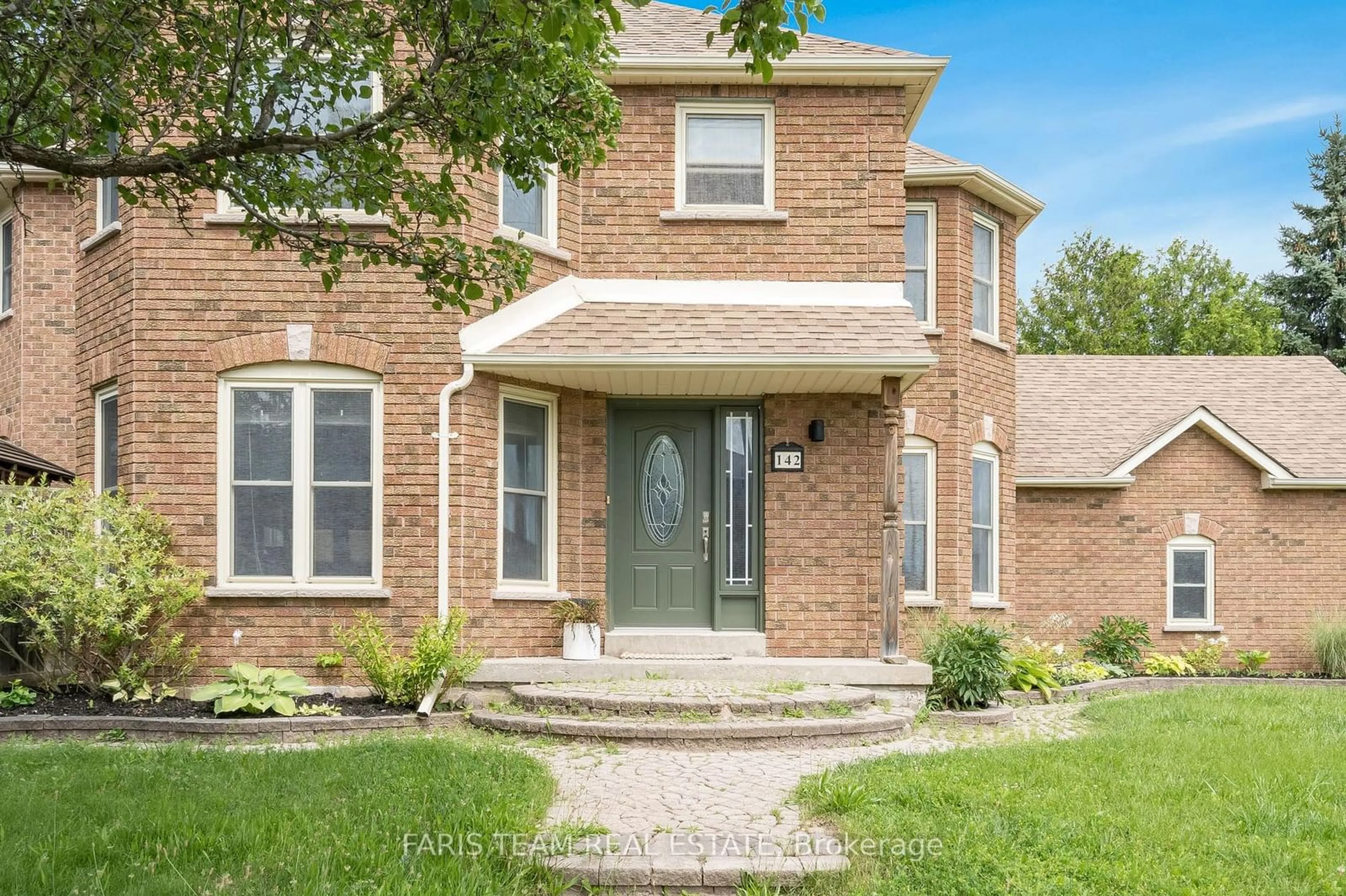 Home with brick exterior material for 142 Livingstone St, Barrie Ontario L4N 7J5