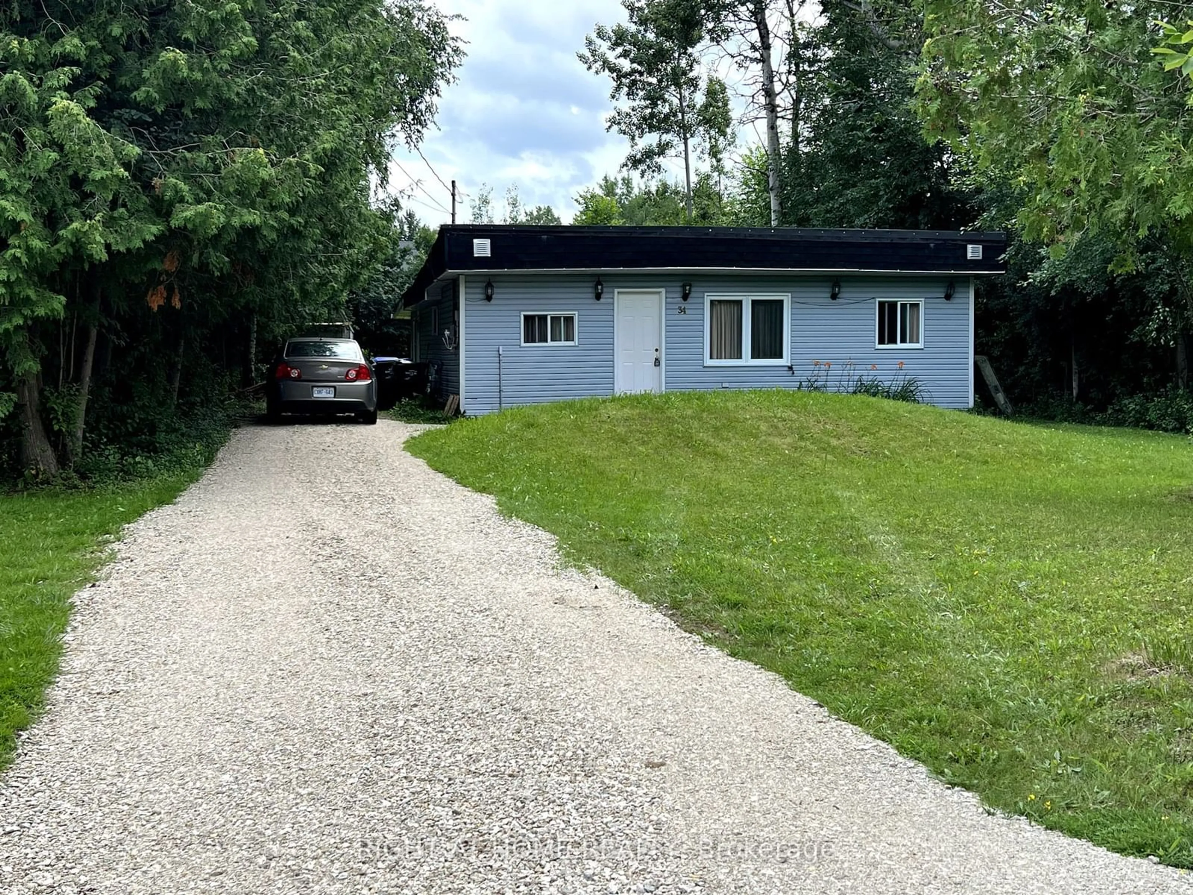 Outside view for 34 Broadview Rd, Collingwood Ontario L9Y 0X2