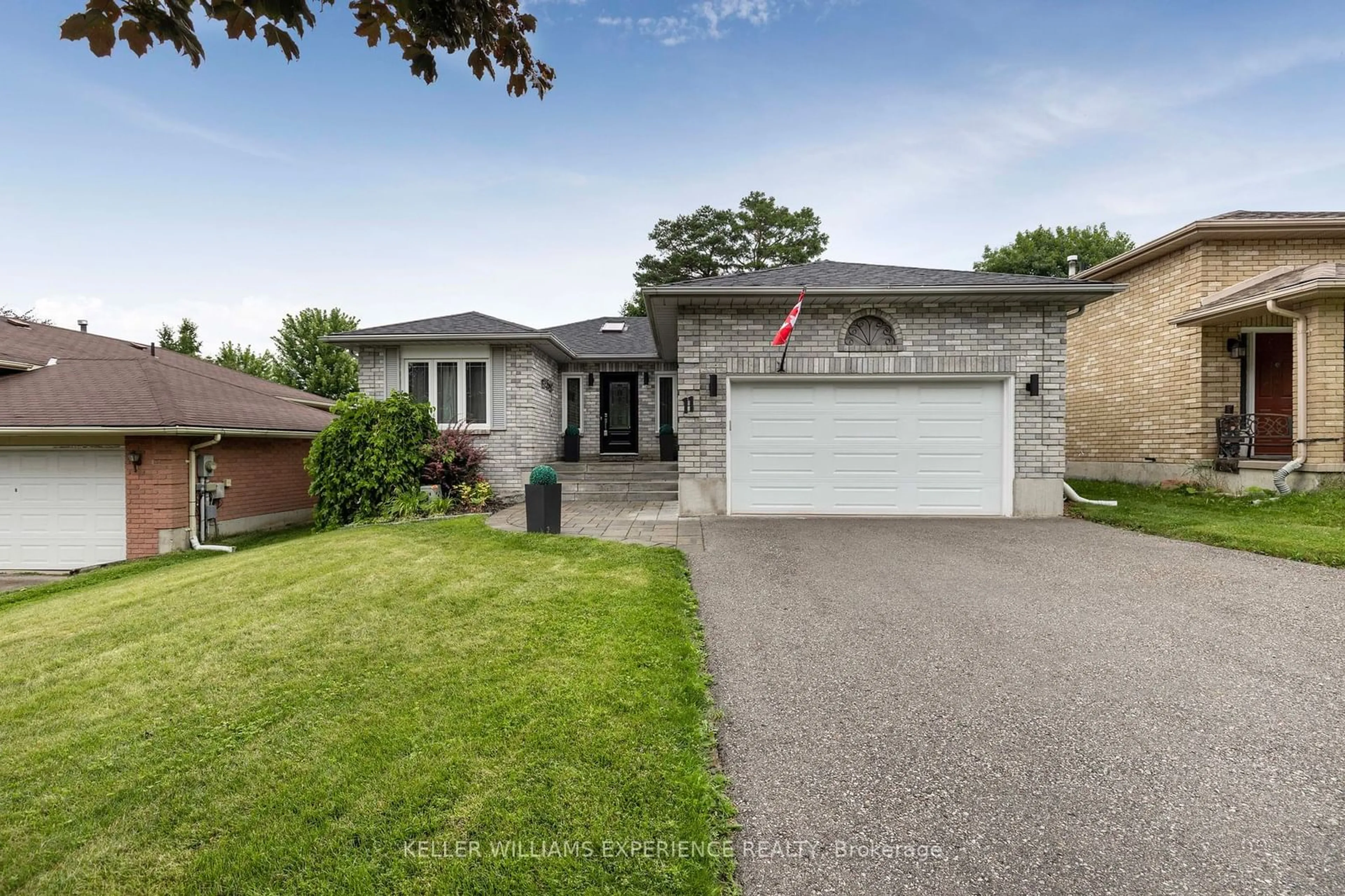 Frontside or backside of a home for 11 MAYFAIR Dr, Barrie Ontario L4N 6Y7