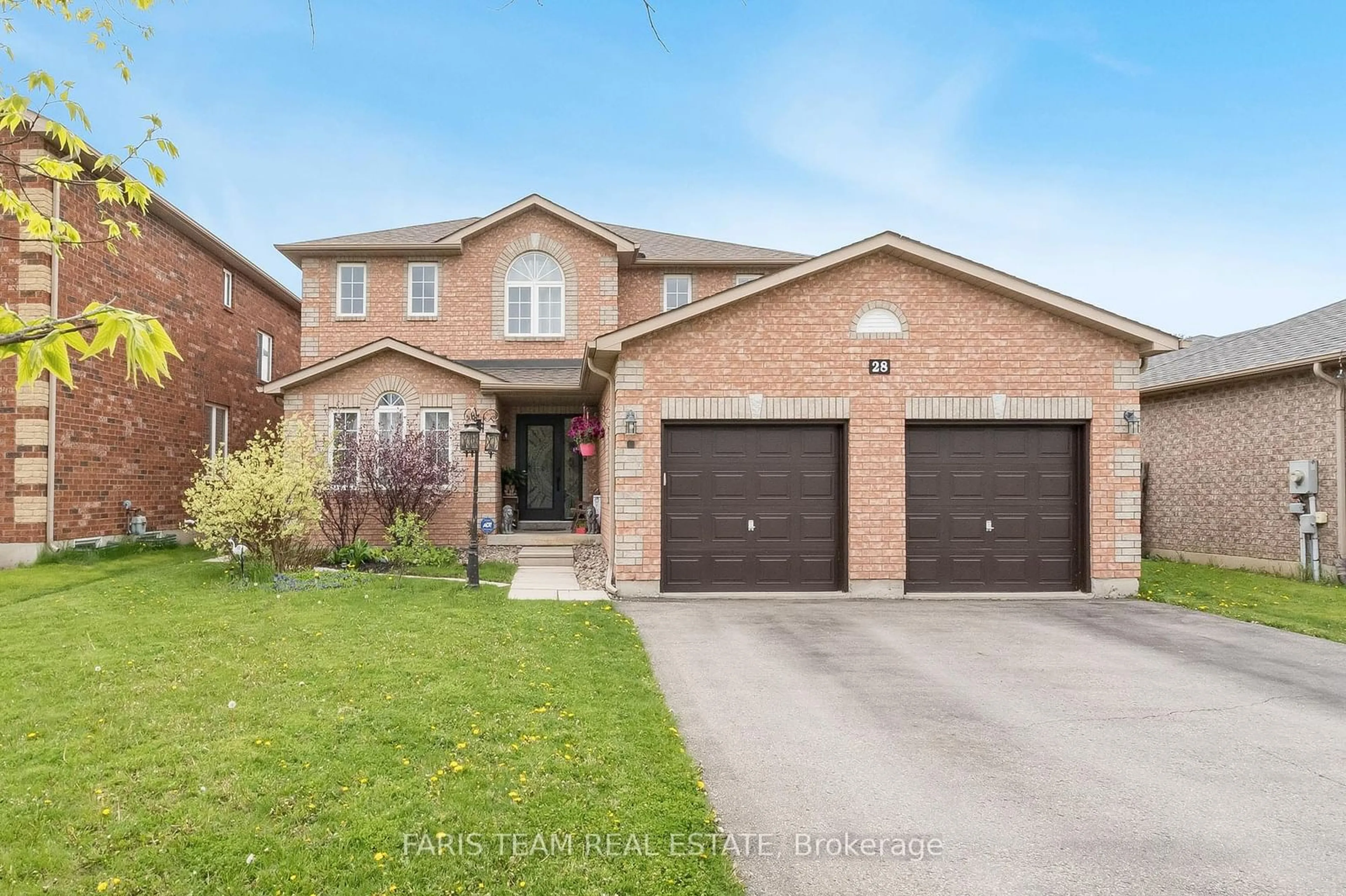 Home with brick exterior material for 28 Sun King Cres, Barrie Ontario L4M 7J9