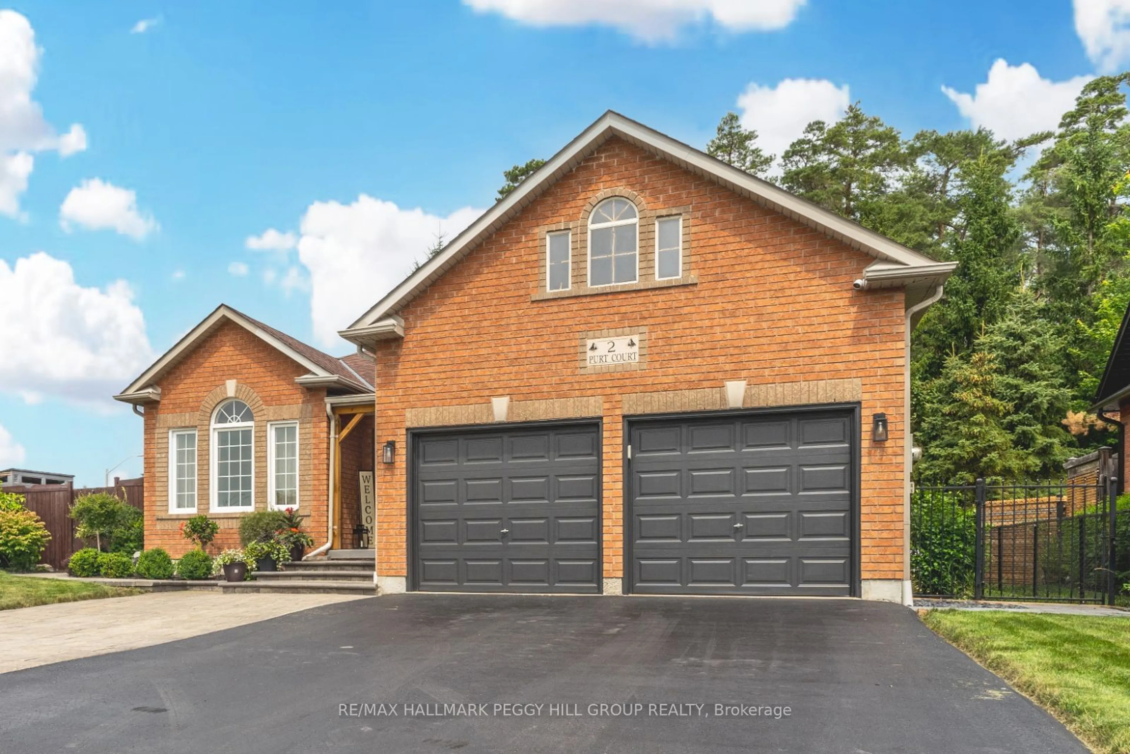 Home with brick exterior material for 2 Purt Crt, Barrie Ontario L4N 9K7