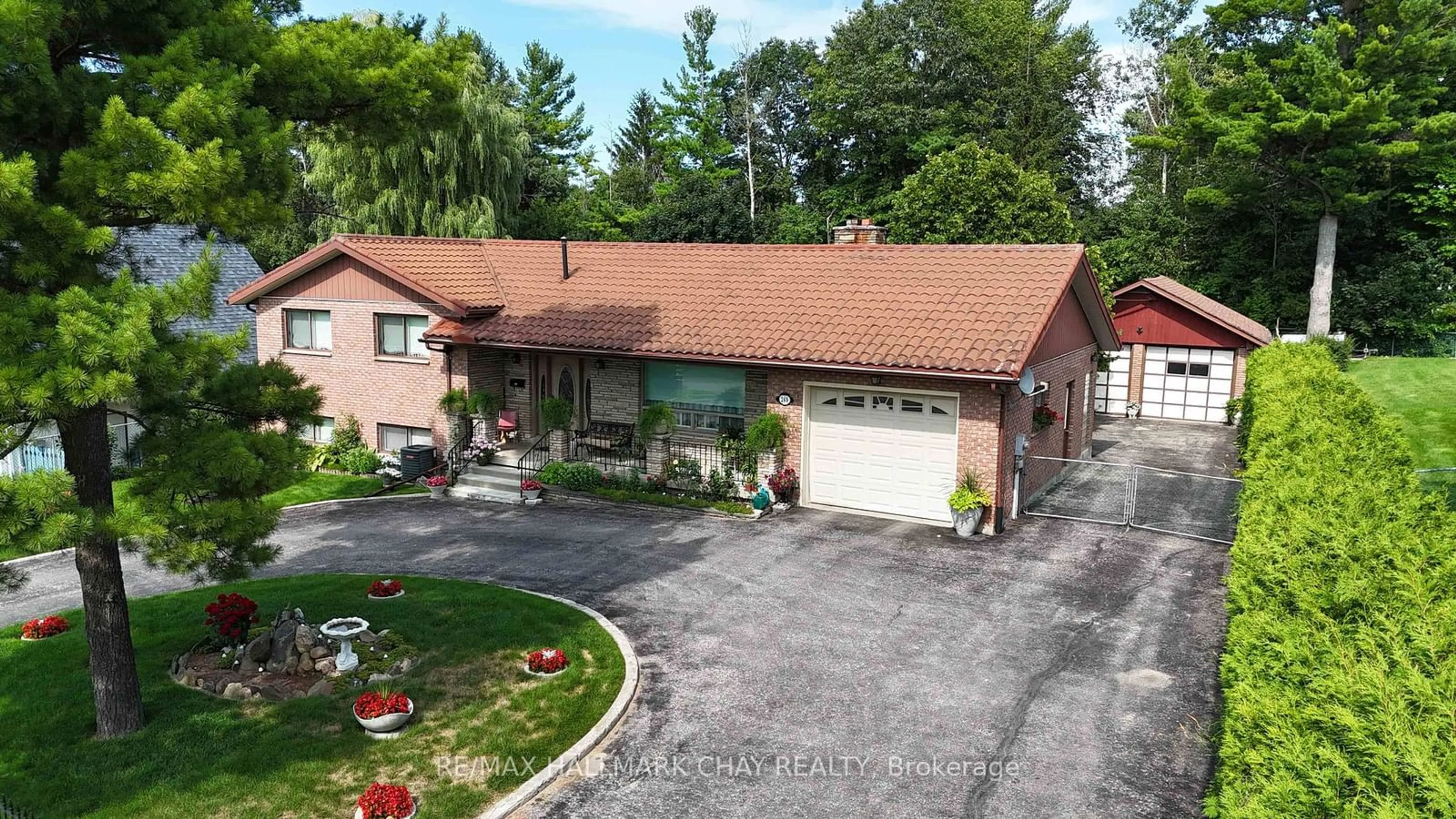 Frontside or backside of a home for 268 Crawford St, Barrie Ontario L4N 3W8