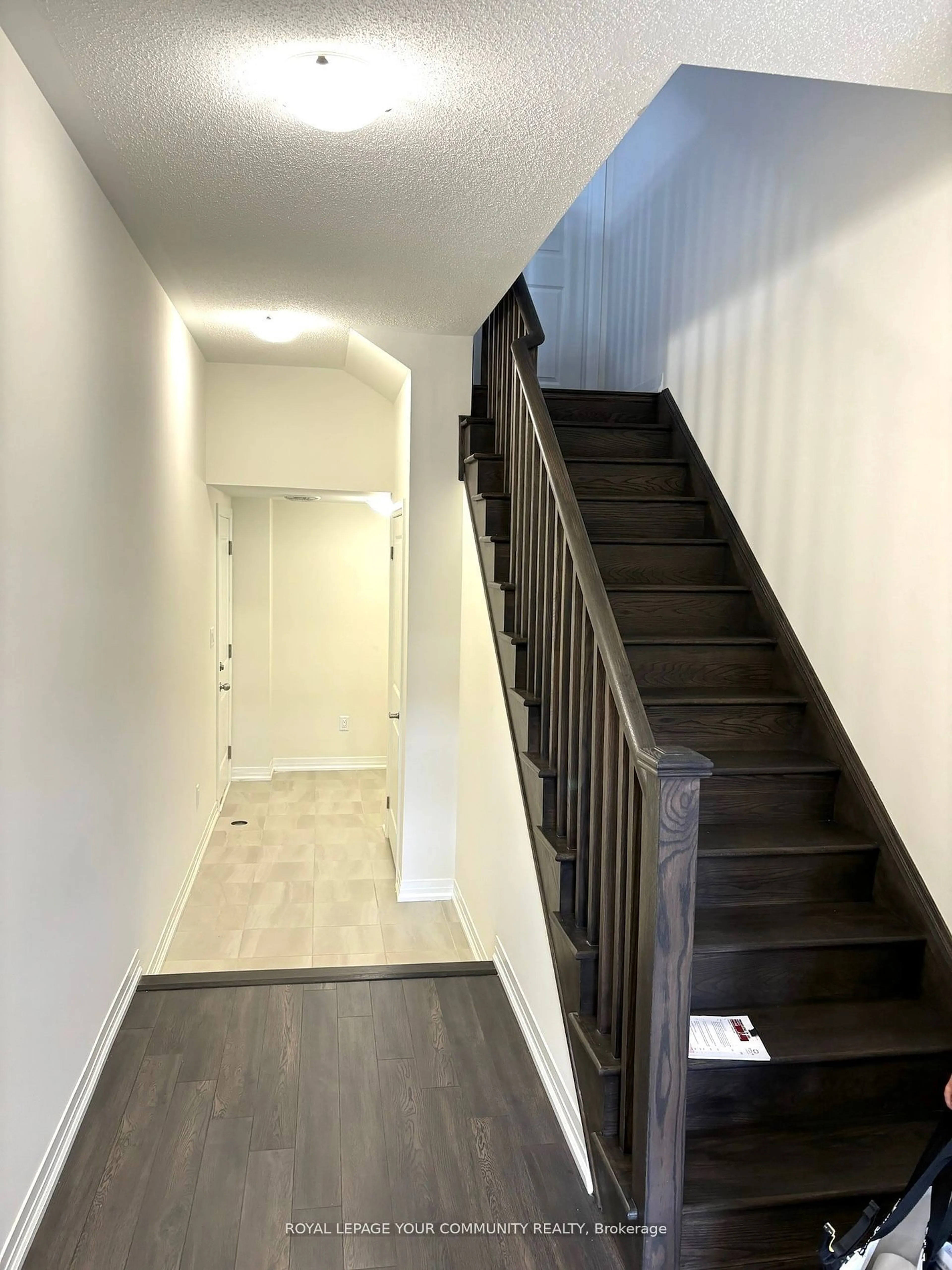 Stairs for 134 Turnberry Lot H-12 Lane, Barrie Ontario L0J 0M3