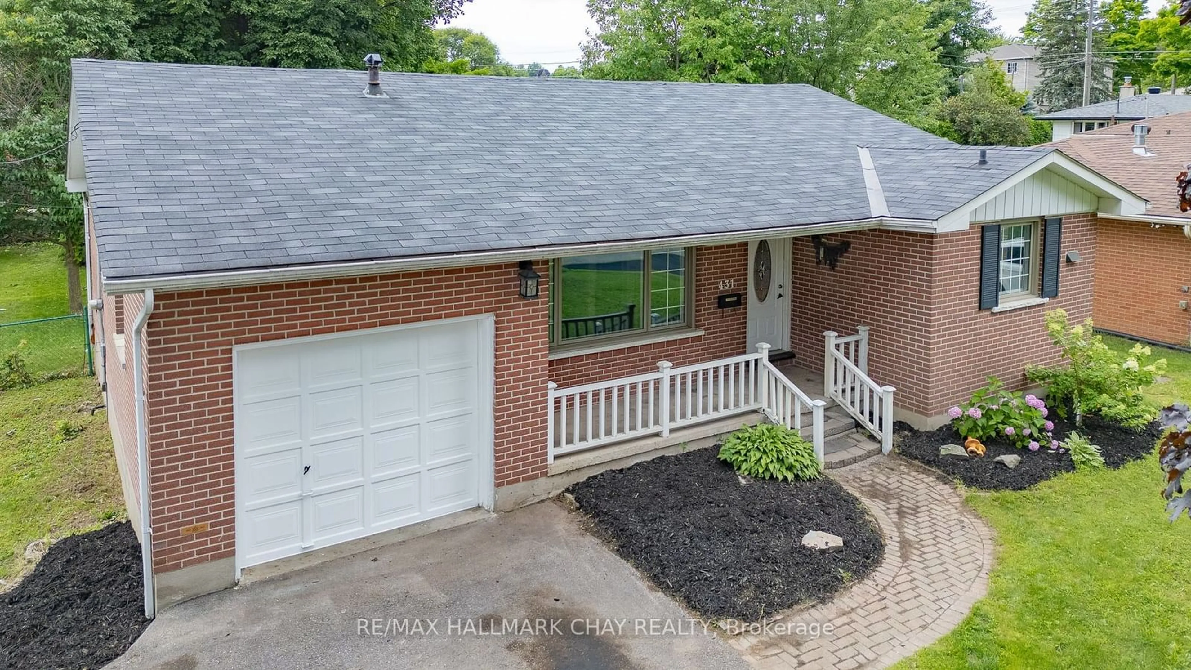 Home with brick exterior material for 431 Highland Ave, Orillia Ontario L3V 4E8