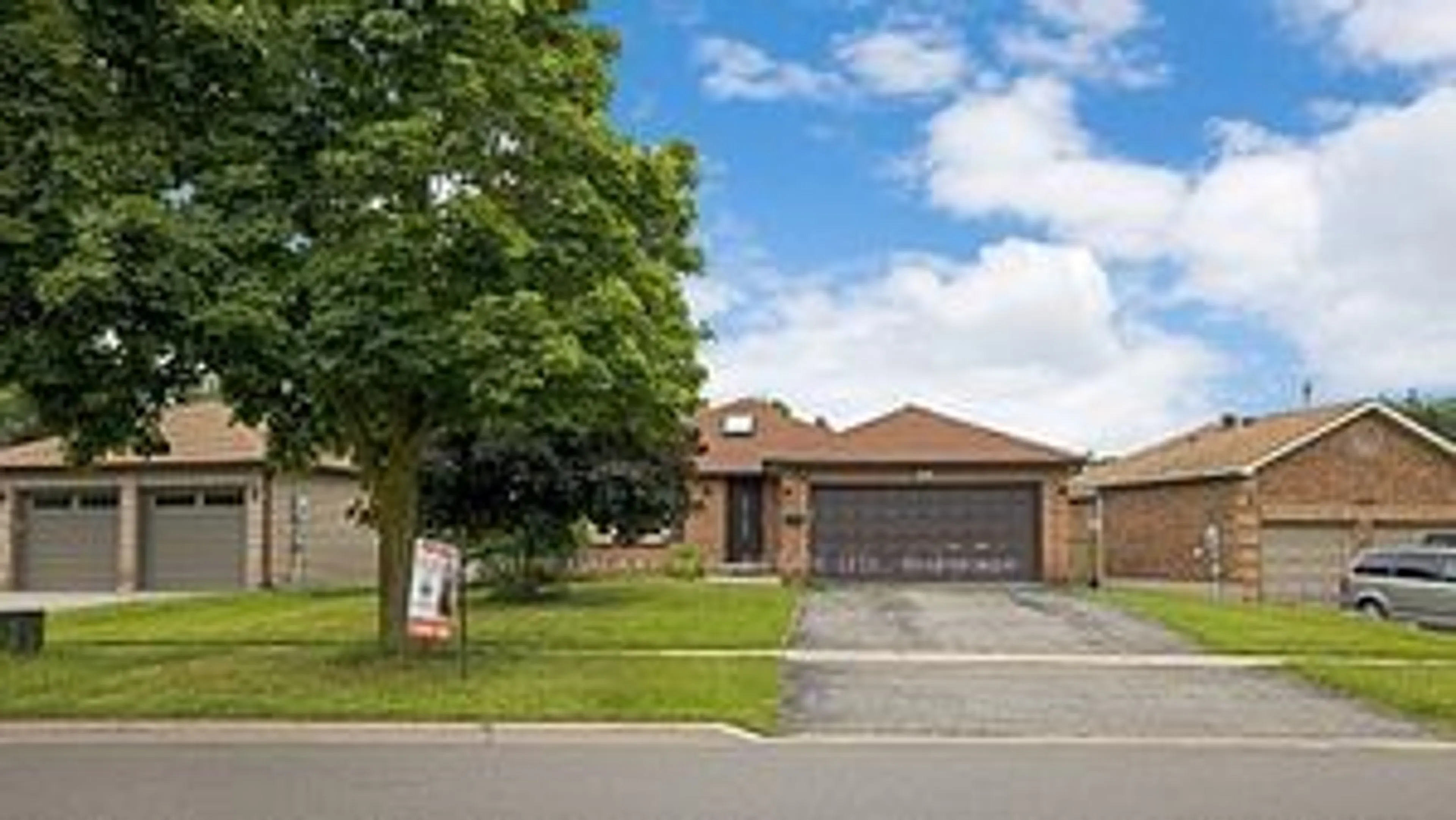 Frontside or backside of a home for 280 Livingstone St, Barrie Ontario L4N 7A9