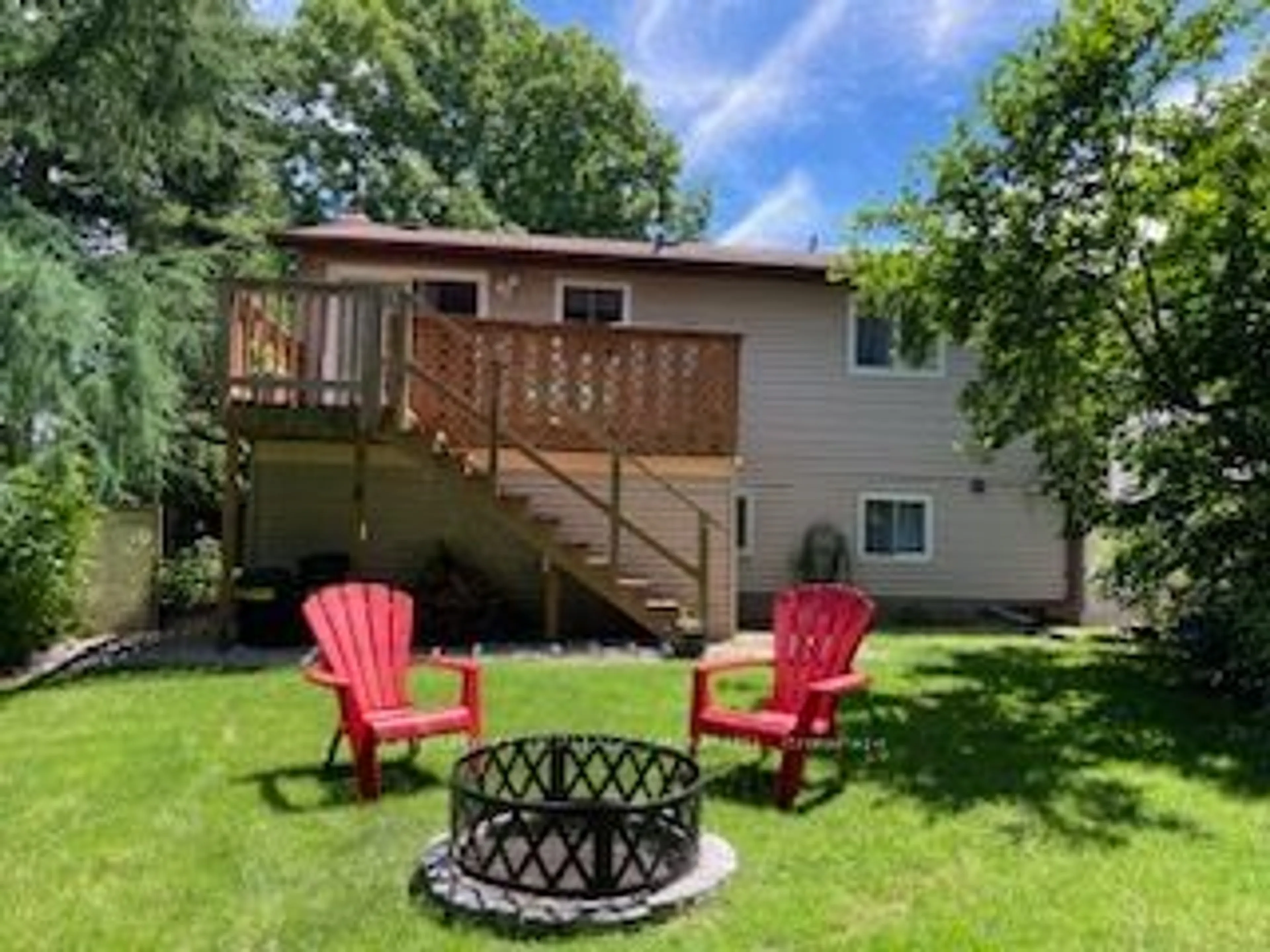 Patio for 219 Burns Circ, Barrie Ontario L4N 6A5