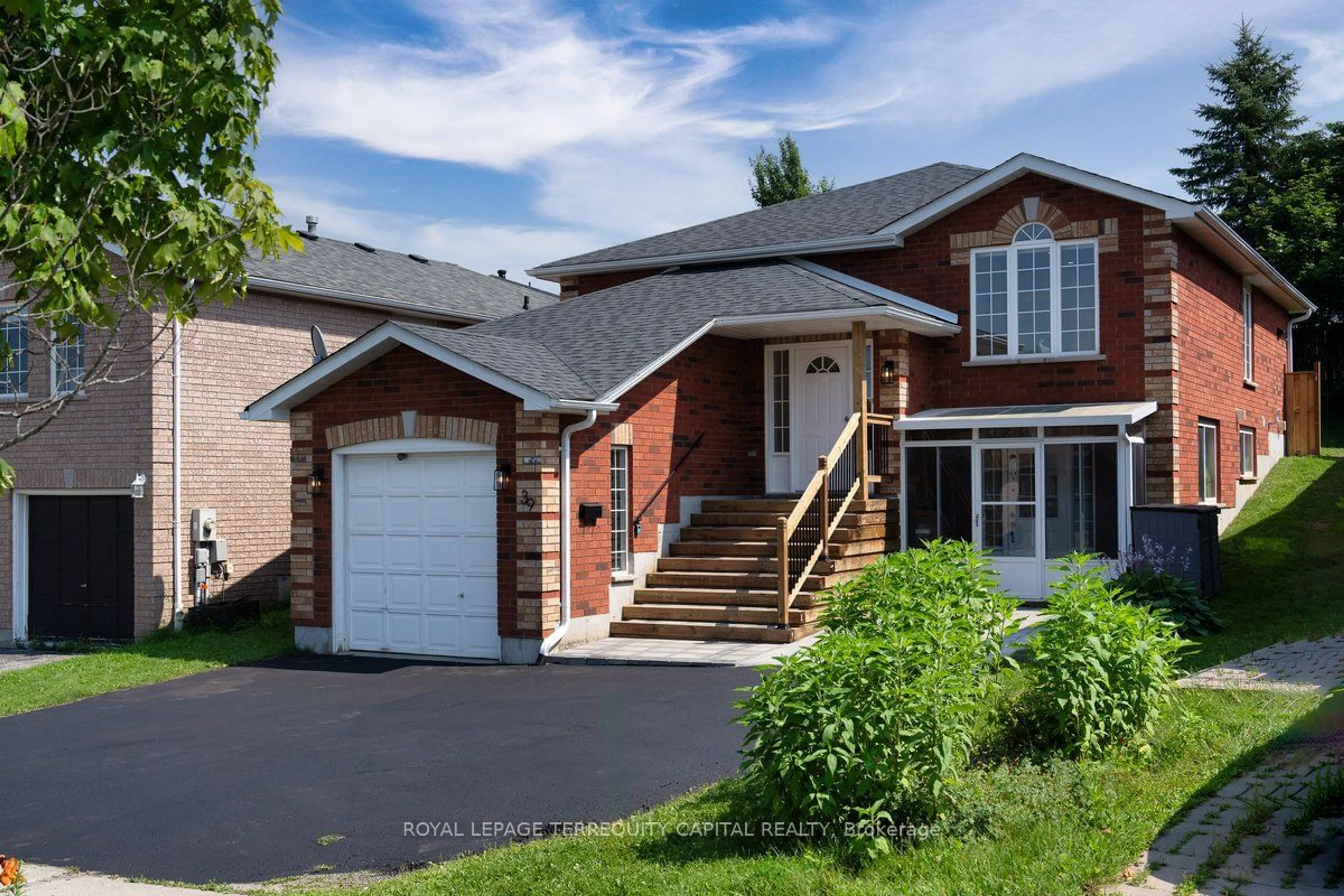 Frontside or backside of a home for 39 Forest Dale Dr, Barrie Ontario L4M 6M7