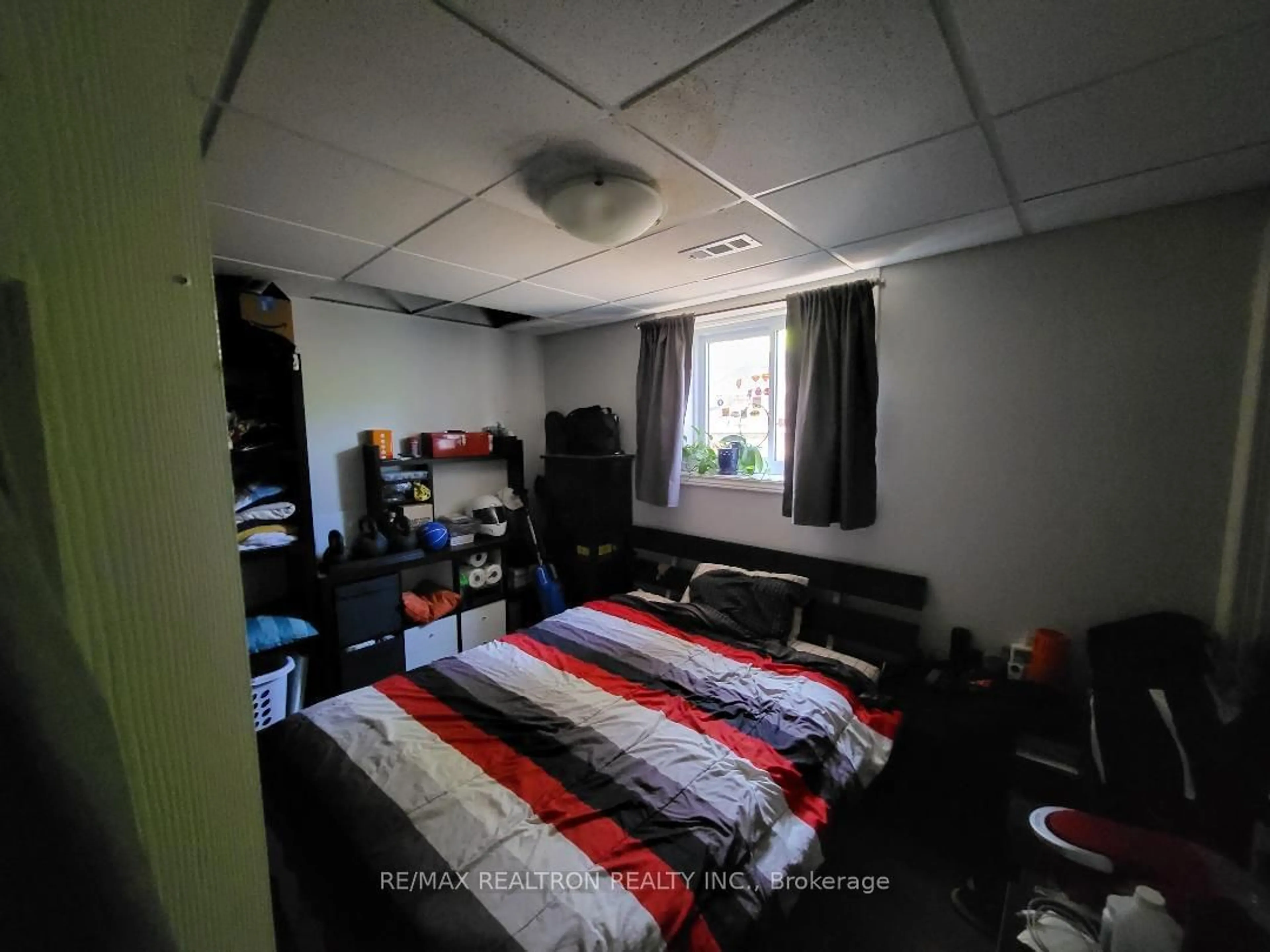 A pic of a room for 256 Dunlop St, Barrie Ontario P0A 1C0