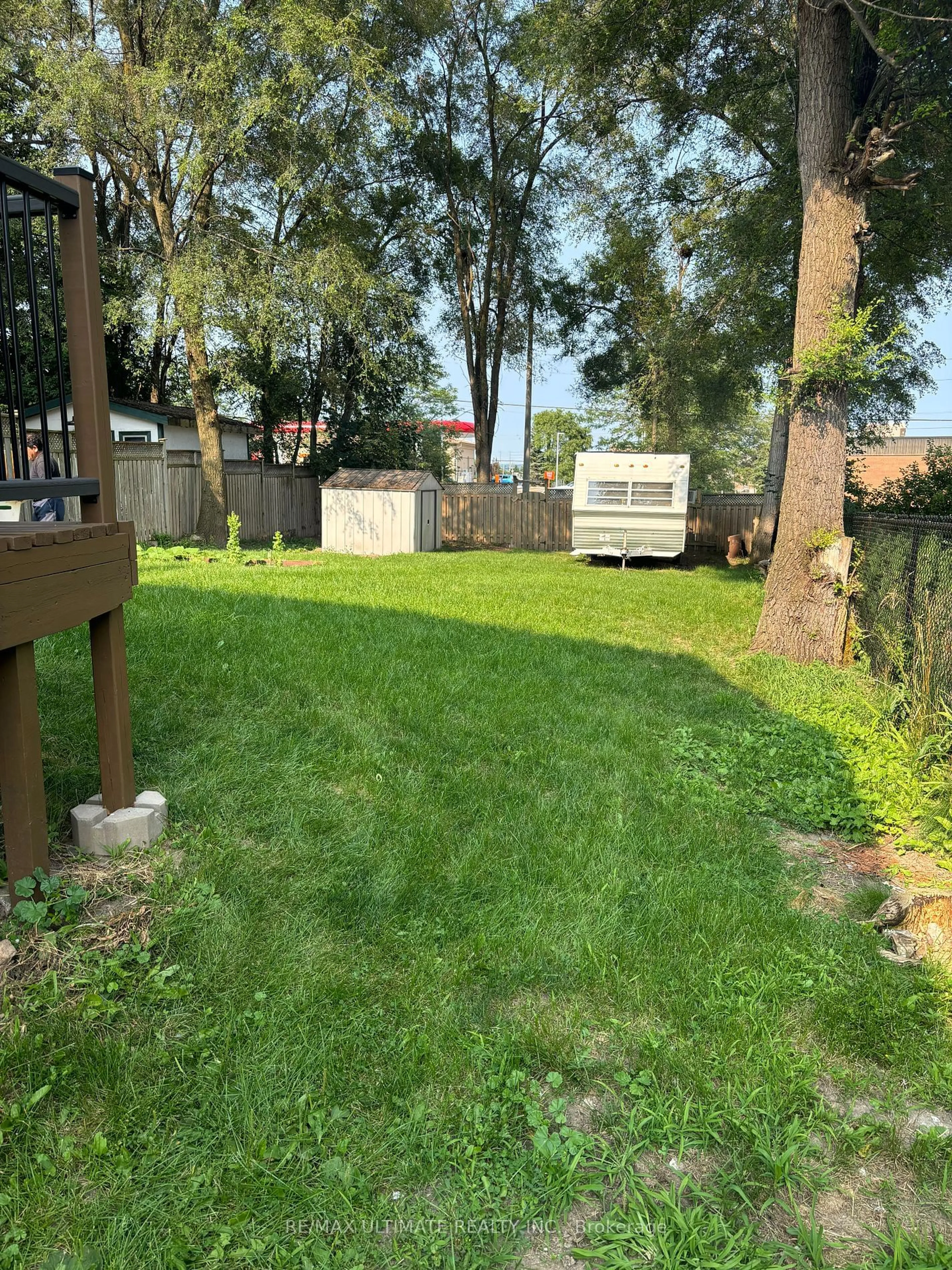 Fenced yard for 153 Daphne Cres, Barrie Ontario L4M 2Y7