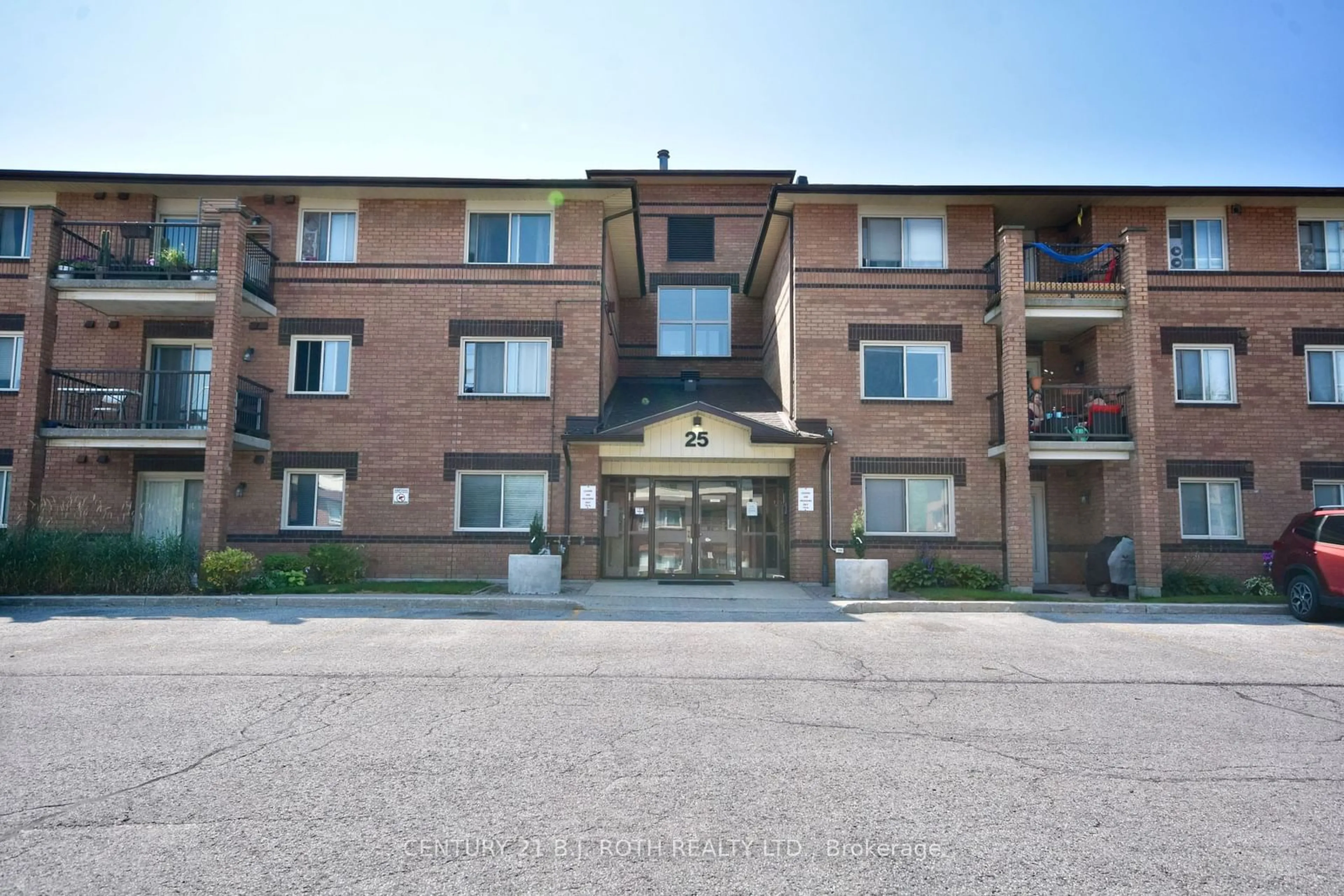 A pic from exterior of the house or condo for 25 Meadow Lane #204, Barrie Ontario L4N 7K2